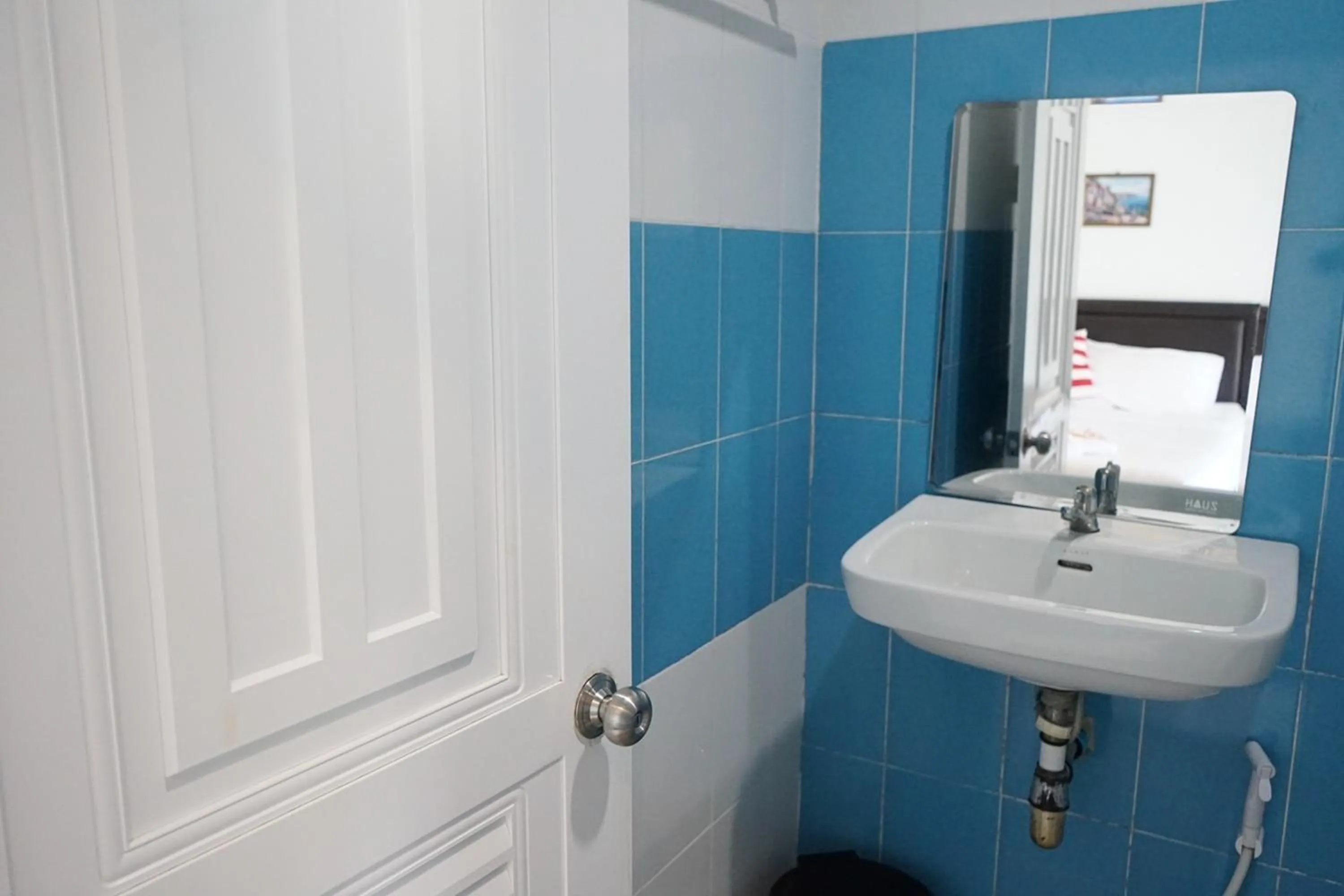 Bathroom in Chaiyai River Front Hotel