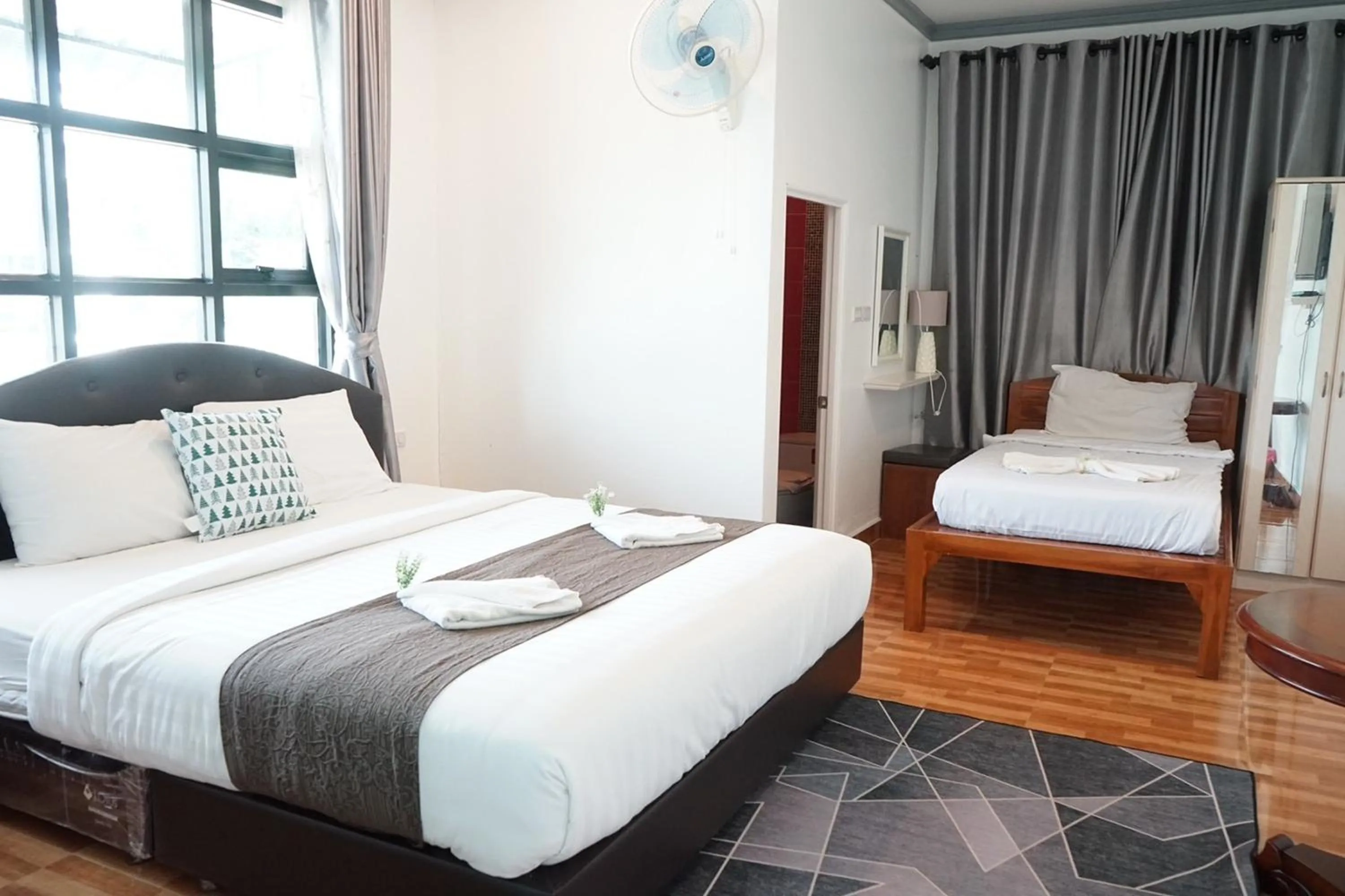 Bed in Chaiyai River Front Hotel