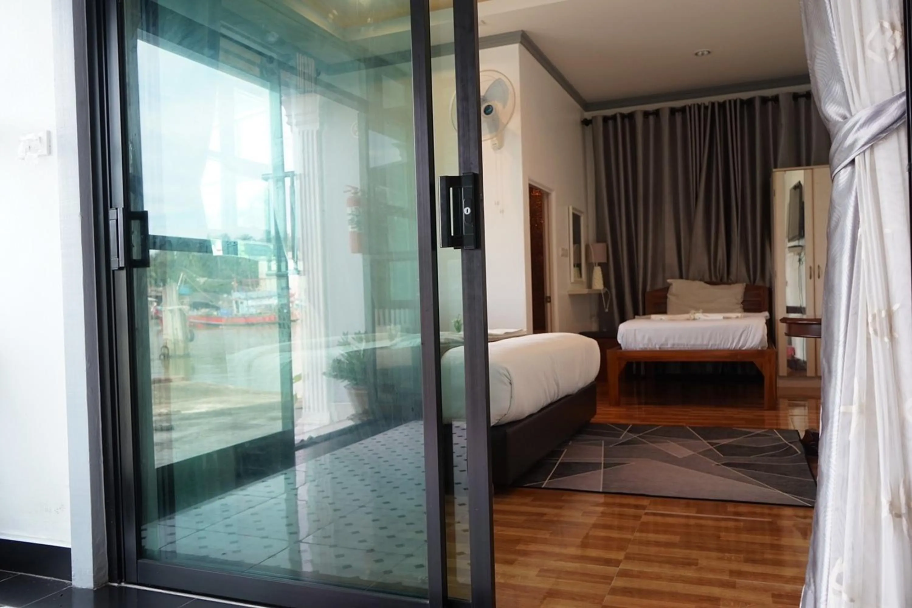 Bed in Chaiyai River Front Hotel