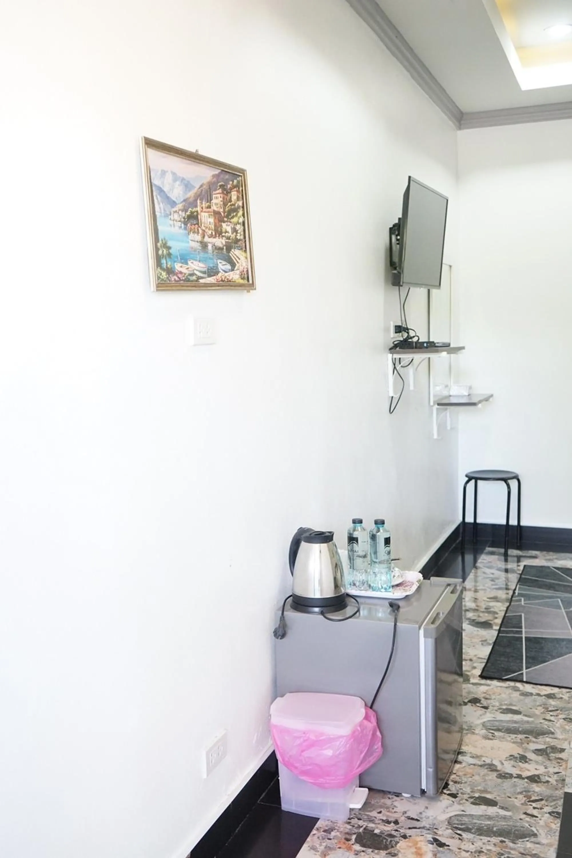 TV and multimedia in Chaiyai River Front Hotel