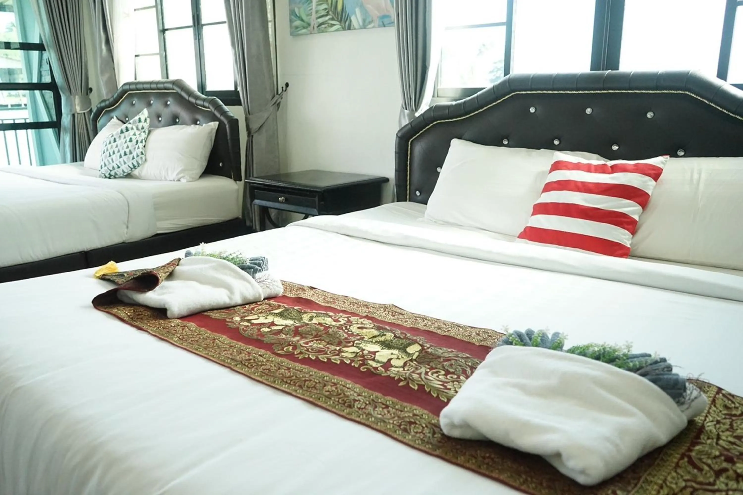 Bed in Chaiyai River Front Hotel