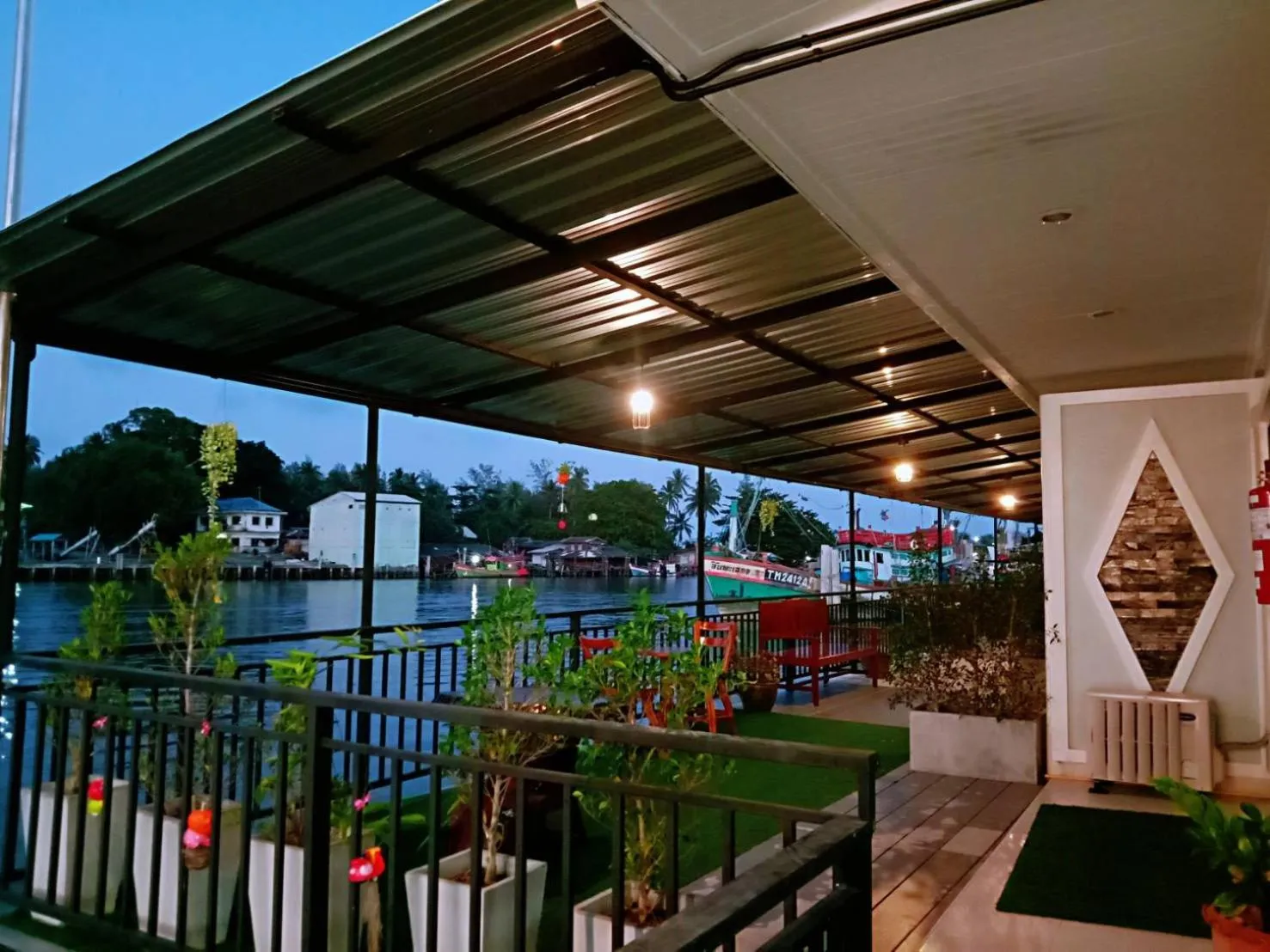 Patio in Chaiyai River Front Hotel