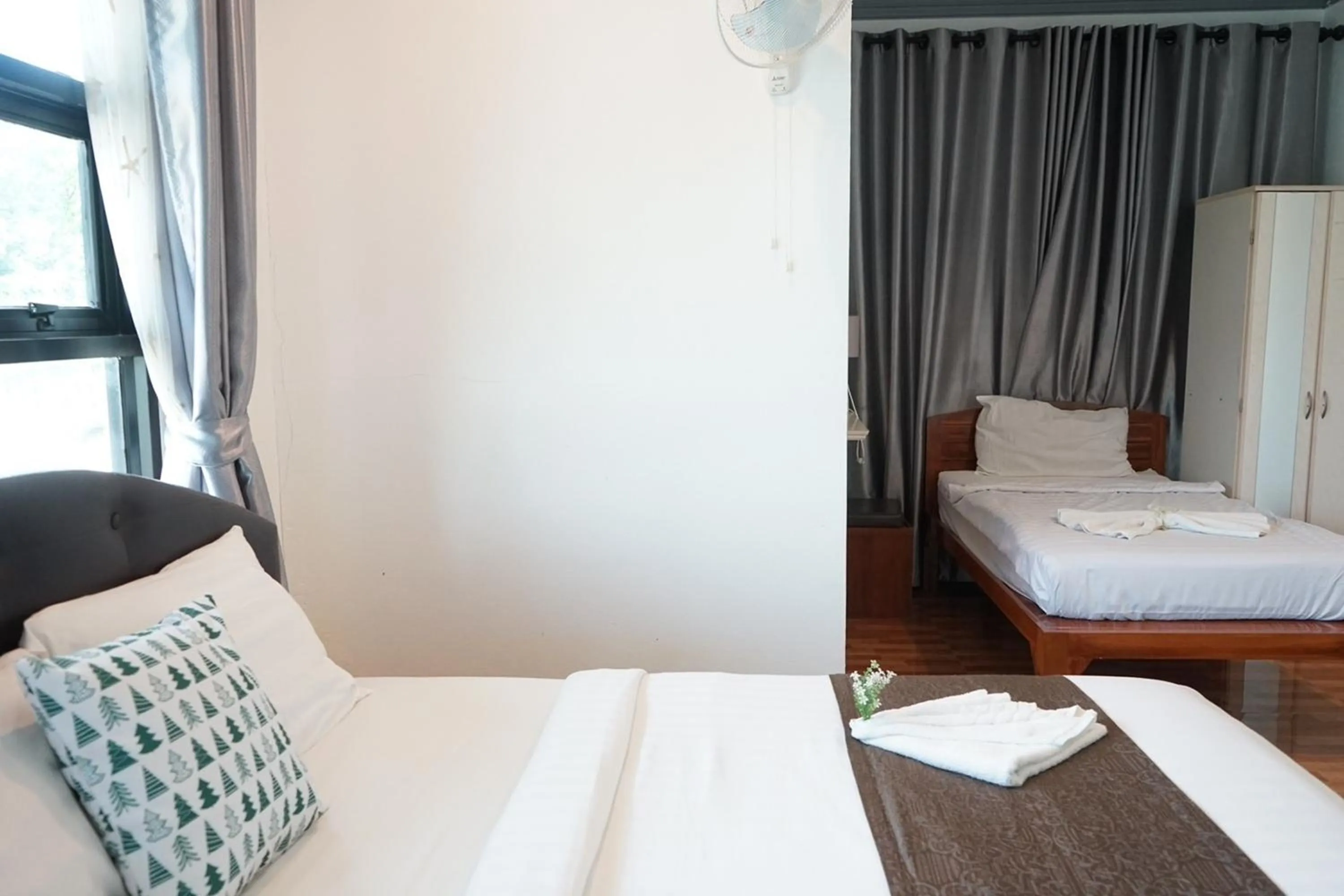 Bed in Chaiyai River Front Hotel