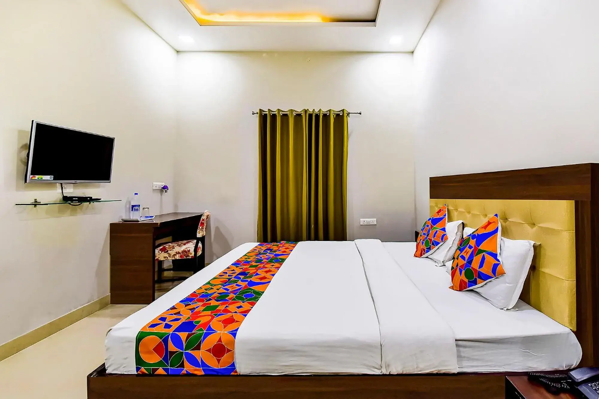 Bed in FabHotel The Castle Homestay Bed in FabHotel The Castle Homestay