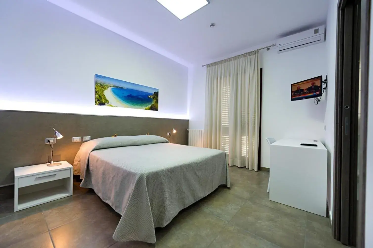 Triple Room with Balcony in Le Camere del Crimiso Triple Room with Balcony in Le Camere del Crimiso