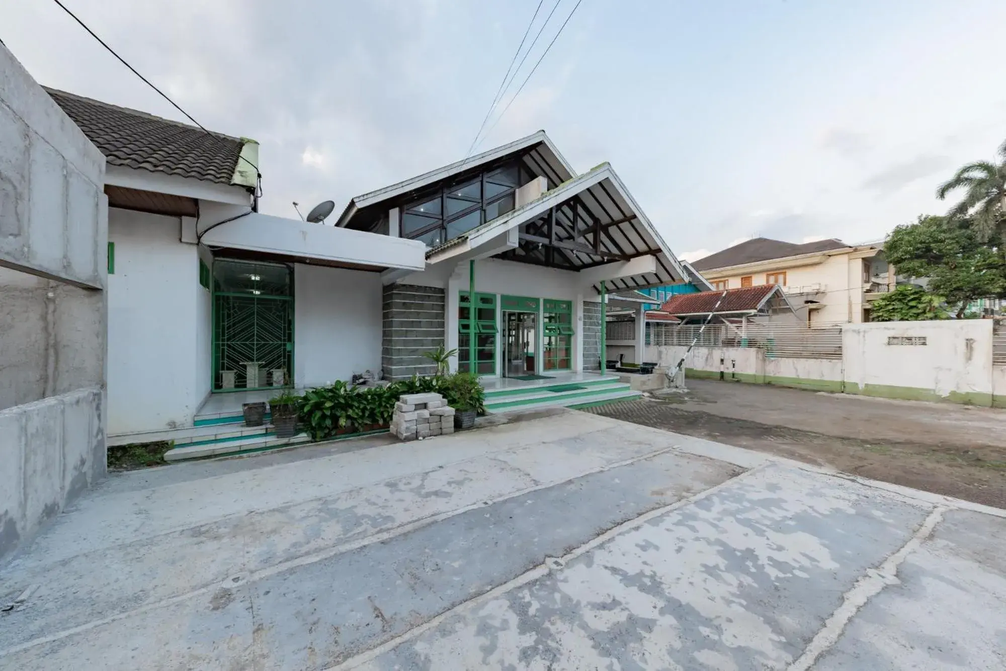 Property building in RedDoorz @ Jalan R.E. Martadinata Sukabumi Property building in RedDoorz @ Jalan R.E. Martadinata Sukabumi