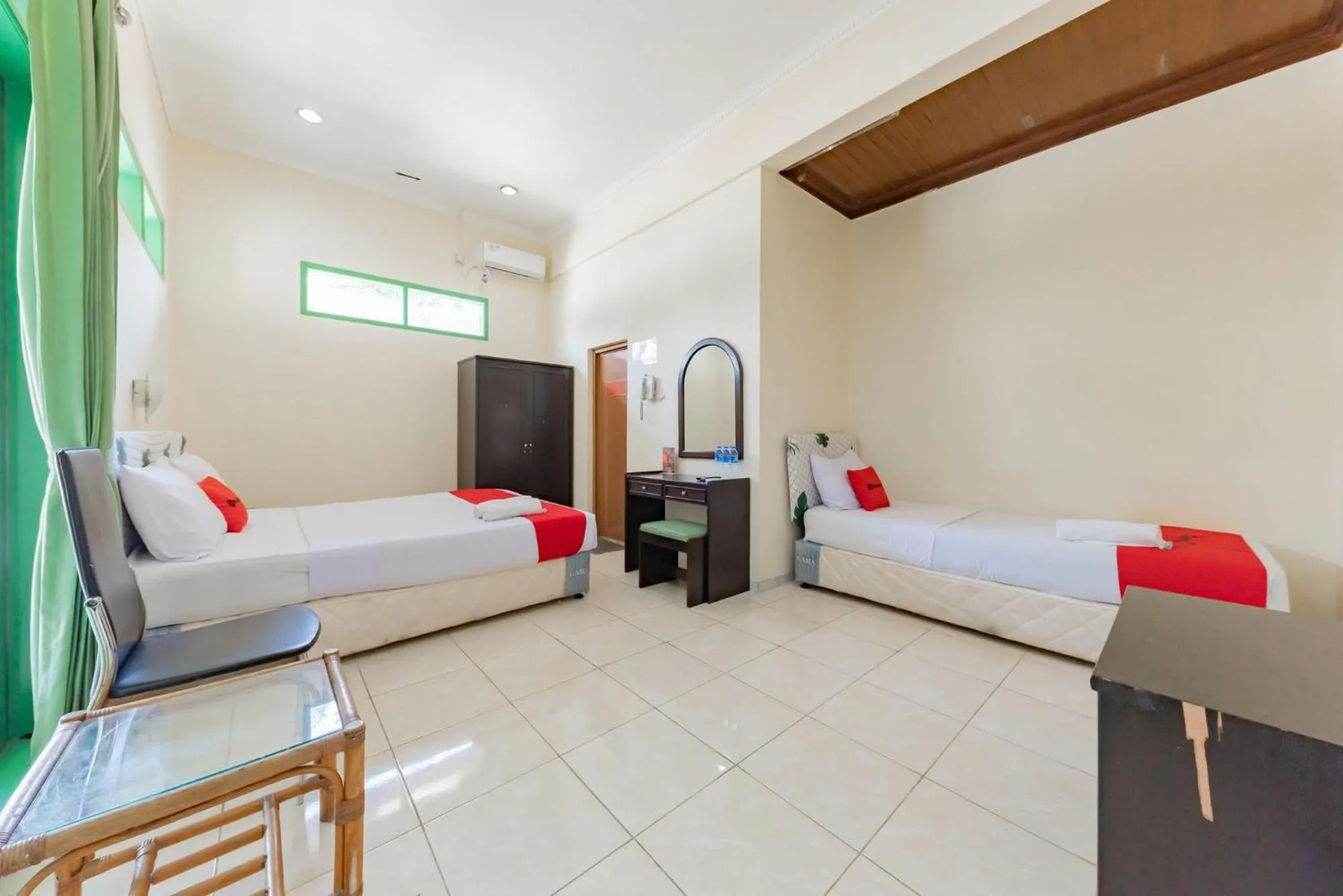 Bed in RedDoorz @ Jalan R.E. Martadinata Sukabumi