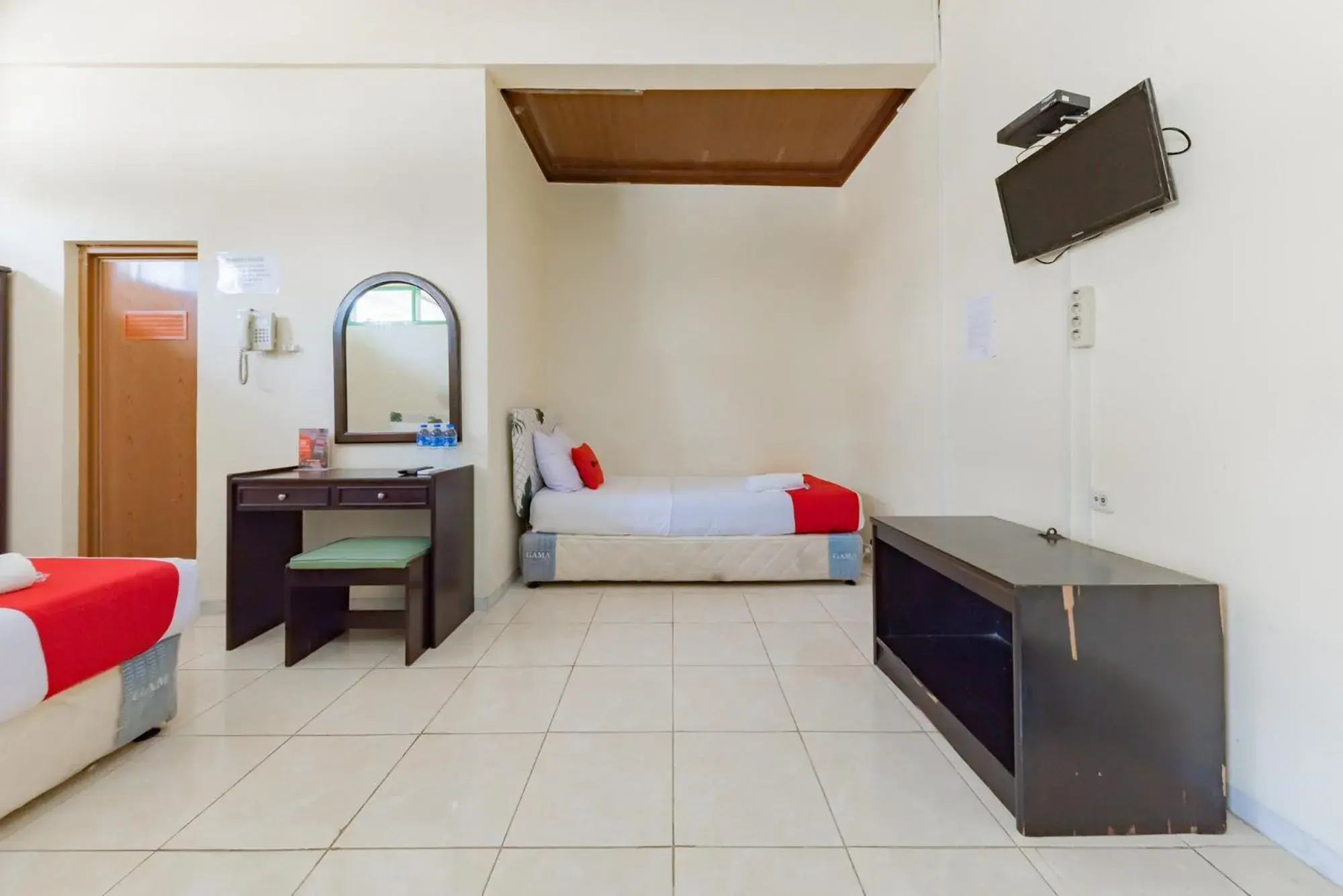 Bed in RedDoorz @ Jalan R.E. Martadinata Sukabumi Bed in RedDoorz @ Jalan R.E. Martadinata Sukabumi