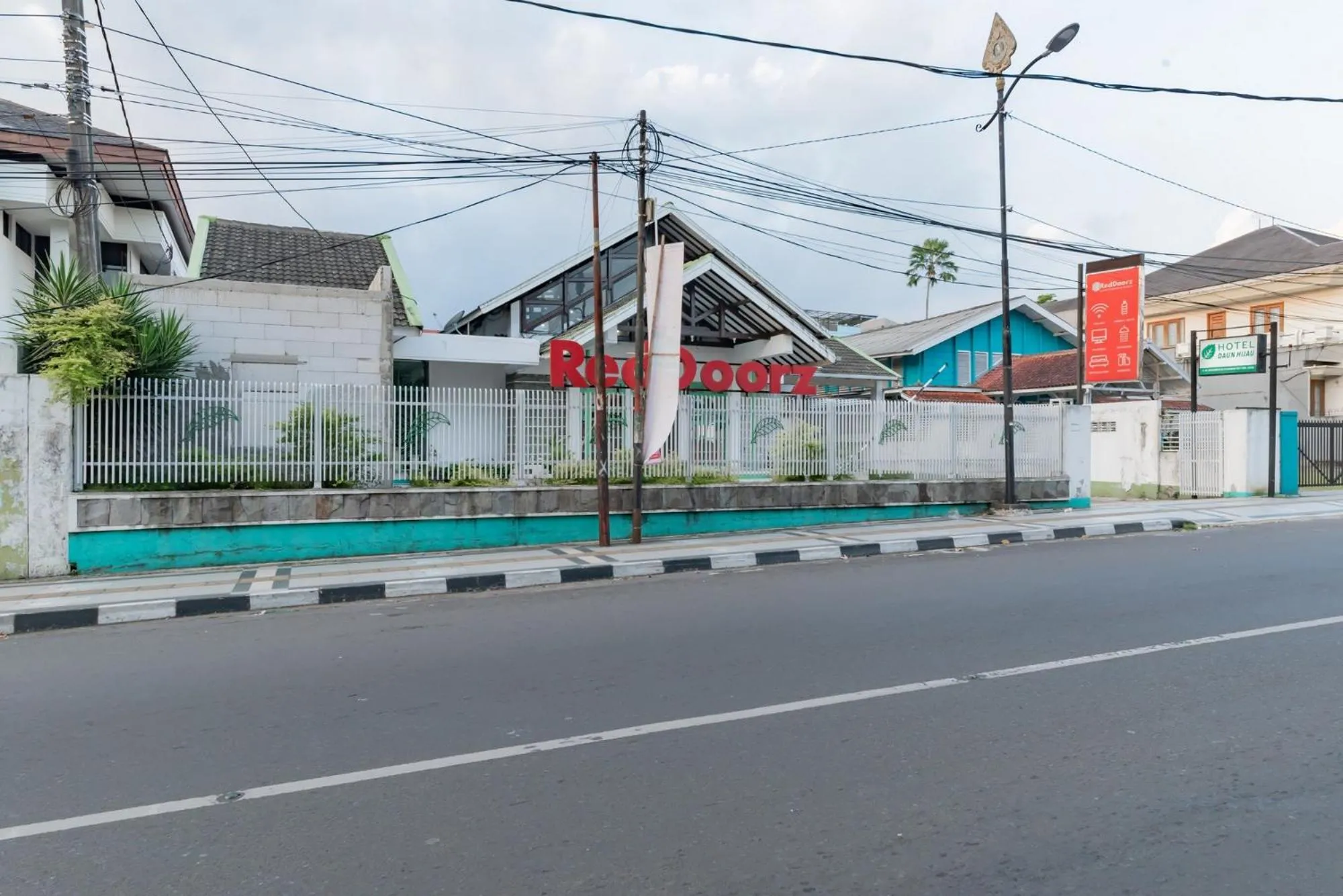 Property building in RedDoorz @ Jalan R.E. Martadinata Sukabumi