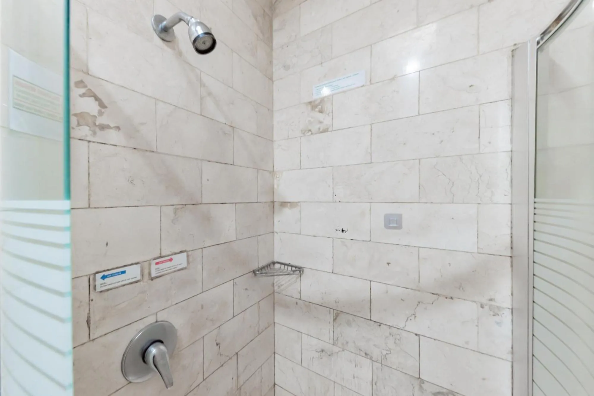 Shower in RedDoorz @ Jalan R.E. Martadinata Sukabumi