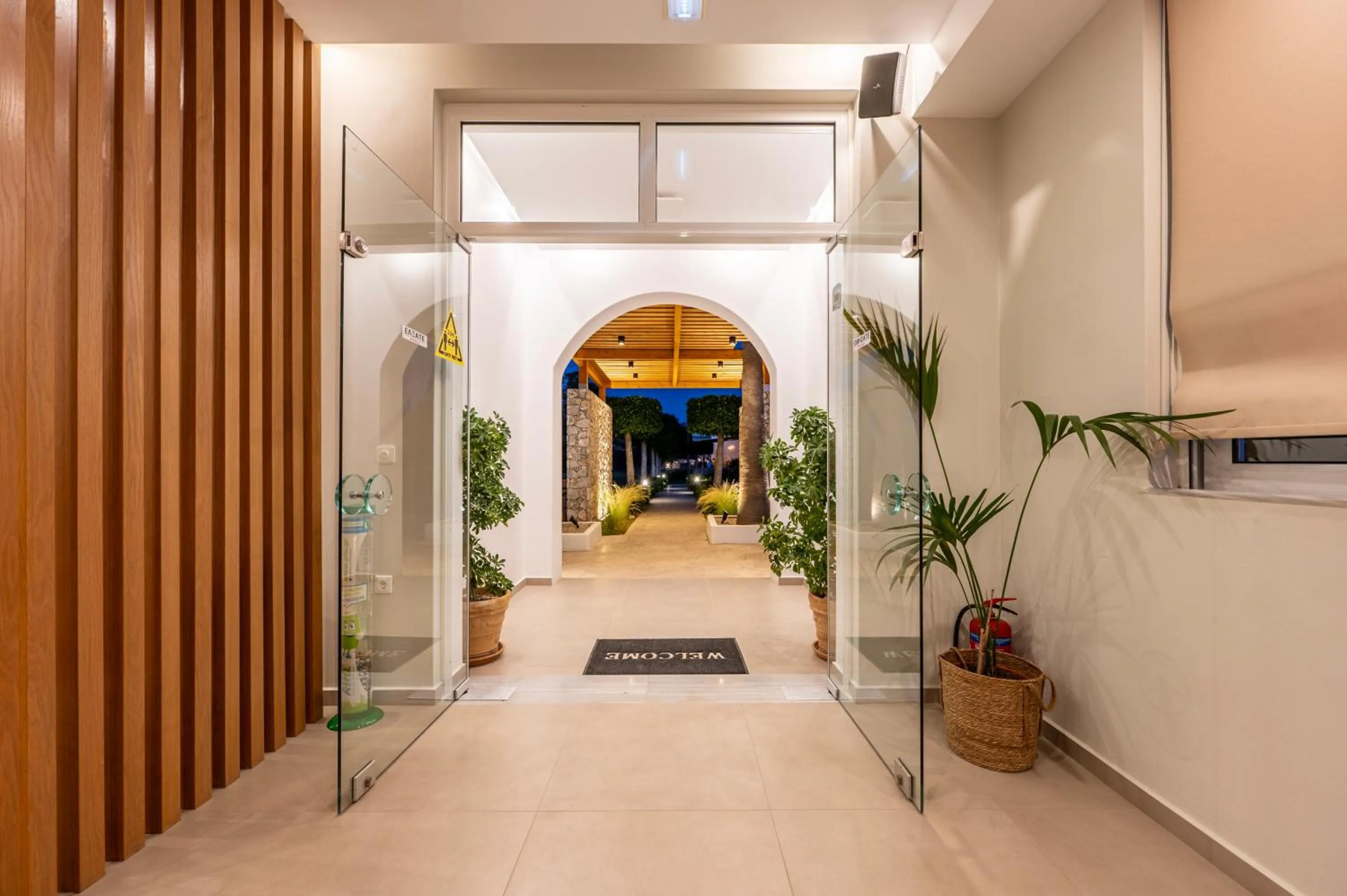 Facade/entrance in Cirillo Family Hotel-Christinas Studios
