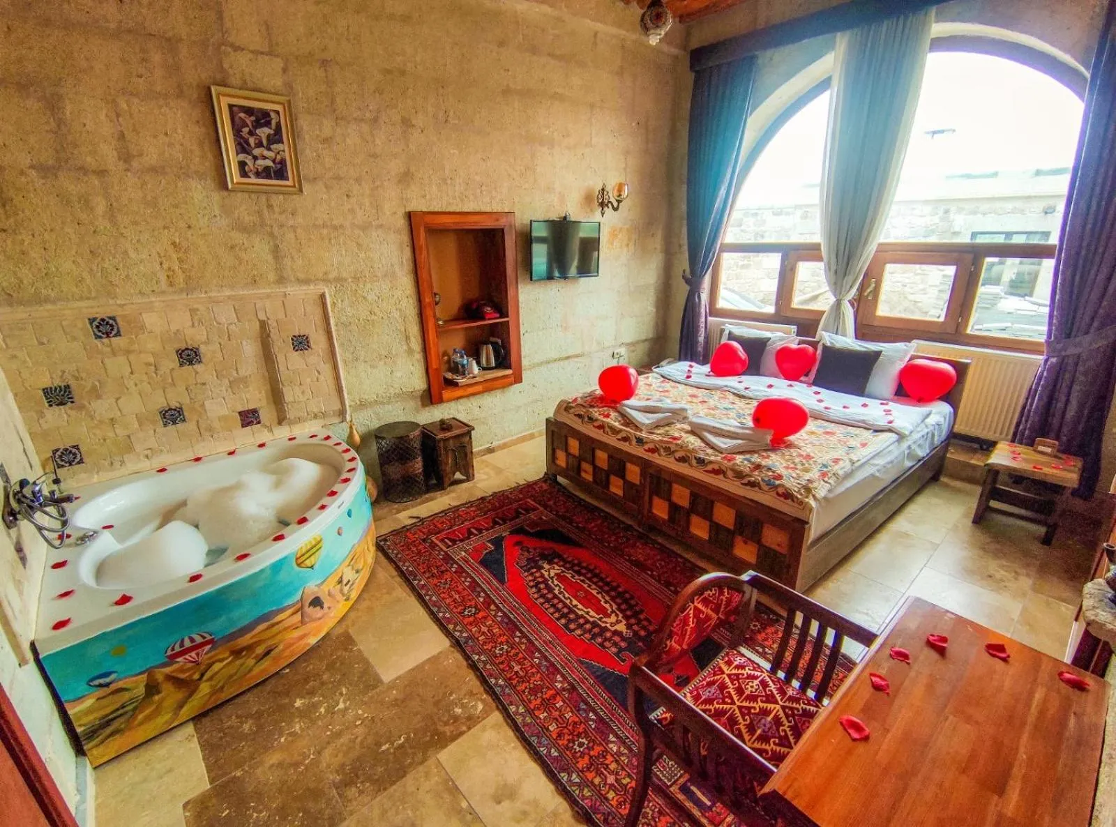 Photo of the whole room, Bed in My Story Cave Hotel