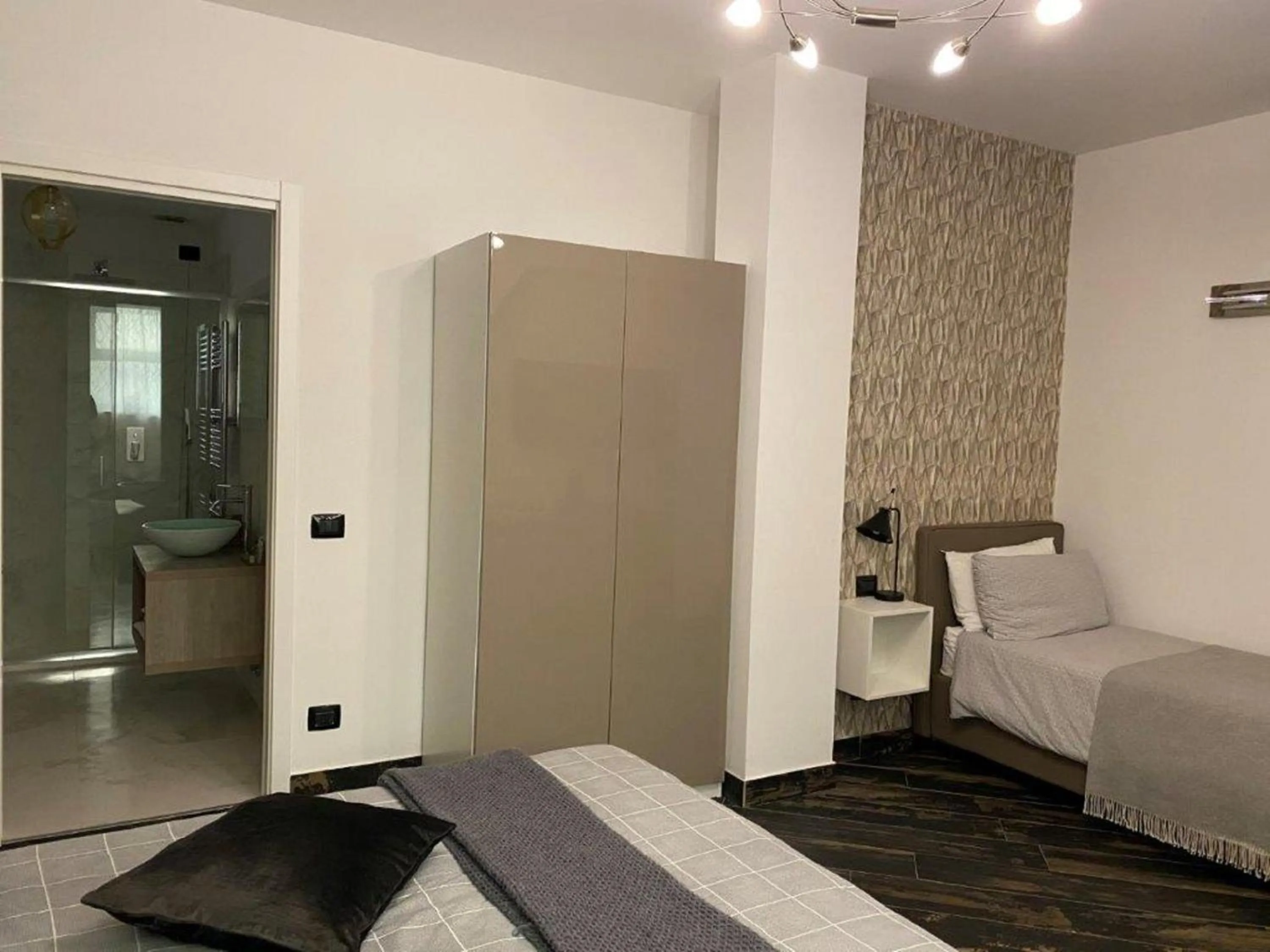 Photo of the whole room in Gatto Bianco Le Mura