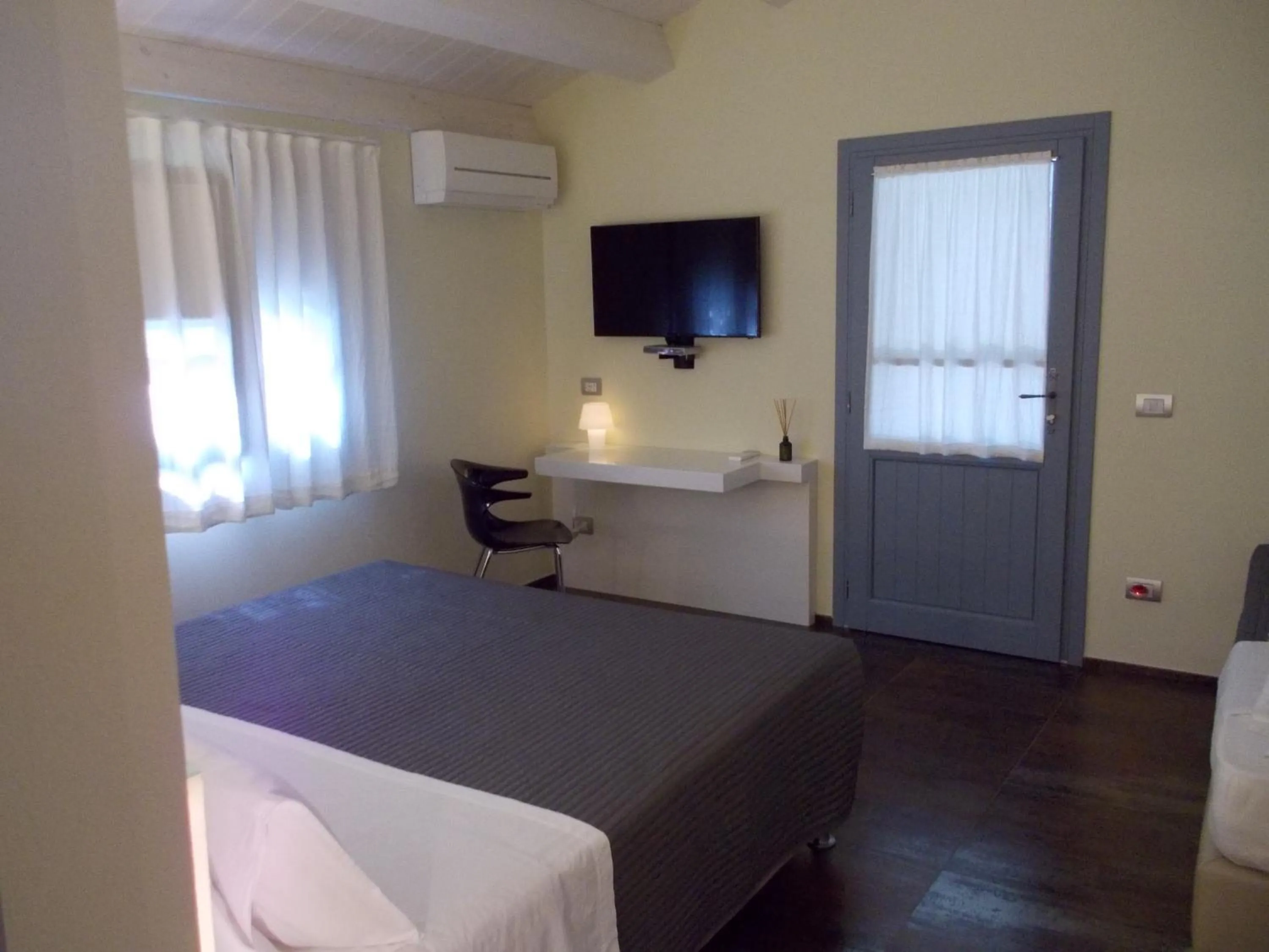 Photo of the whole room, Bed in Alloggio Al San Girolamo