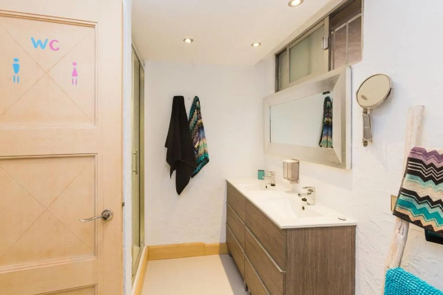 Bathroom in Y Hostel - Albergue Juvenil