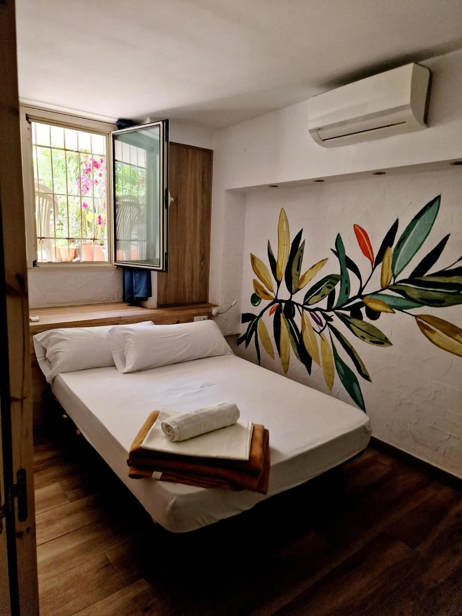 Bed in Y Hostel - Albergue Juvenil