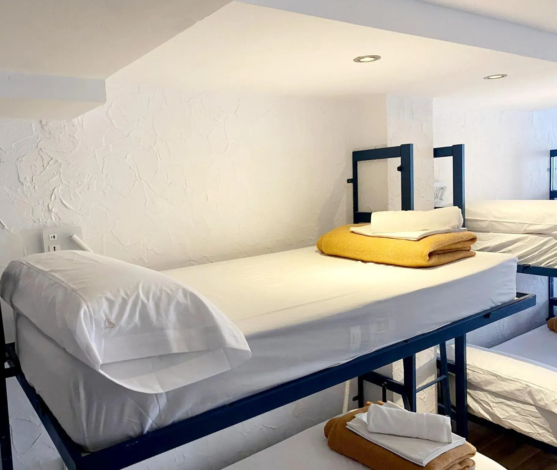 bunk bed, Bed in Y Hostel - Albergue Juvenil bunk bed, Bed in Y Hostel - Albergue Juvenil