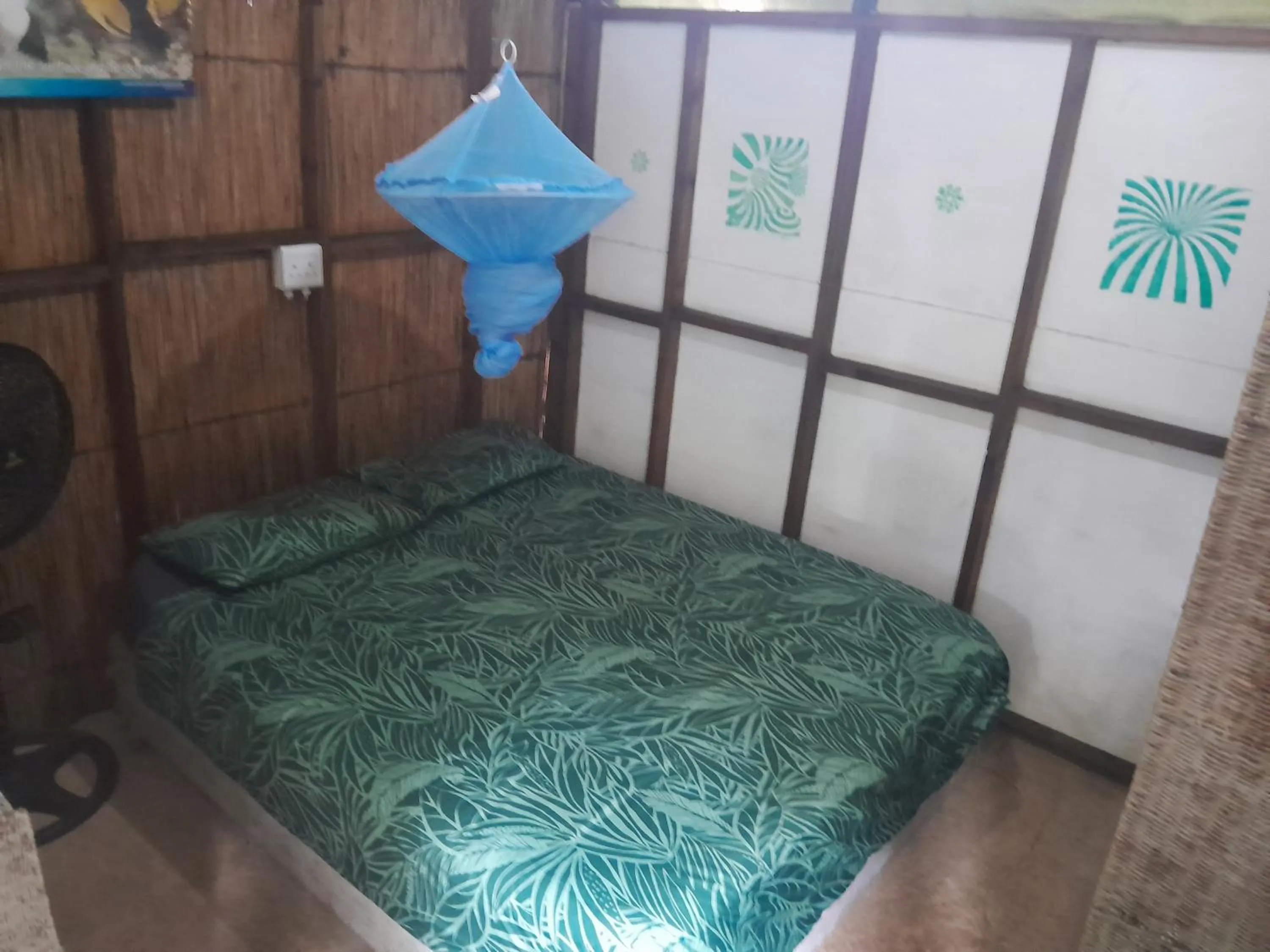 Photo of the whole room, Bed in Underwater Explorer