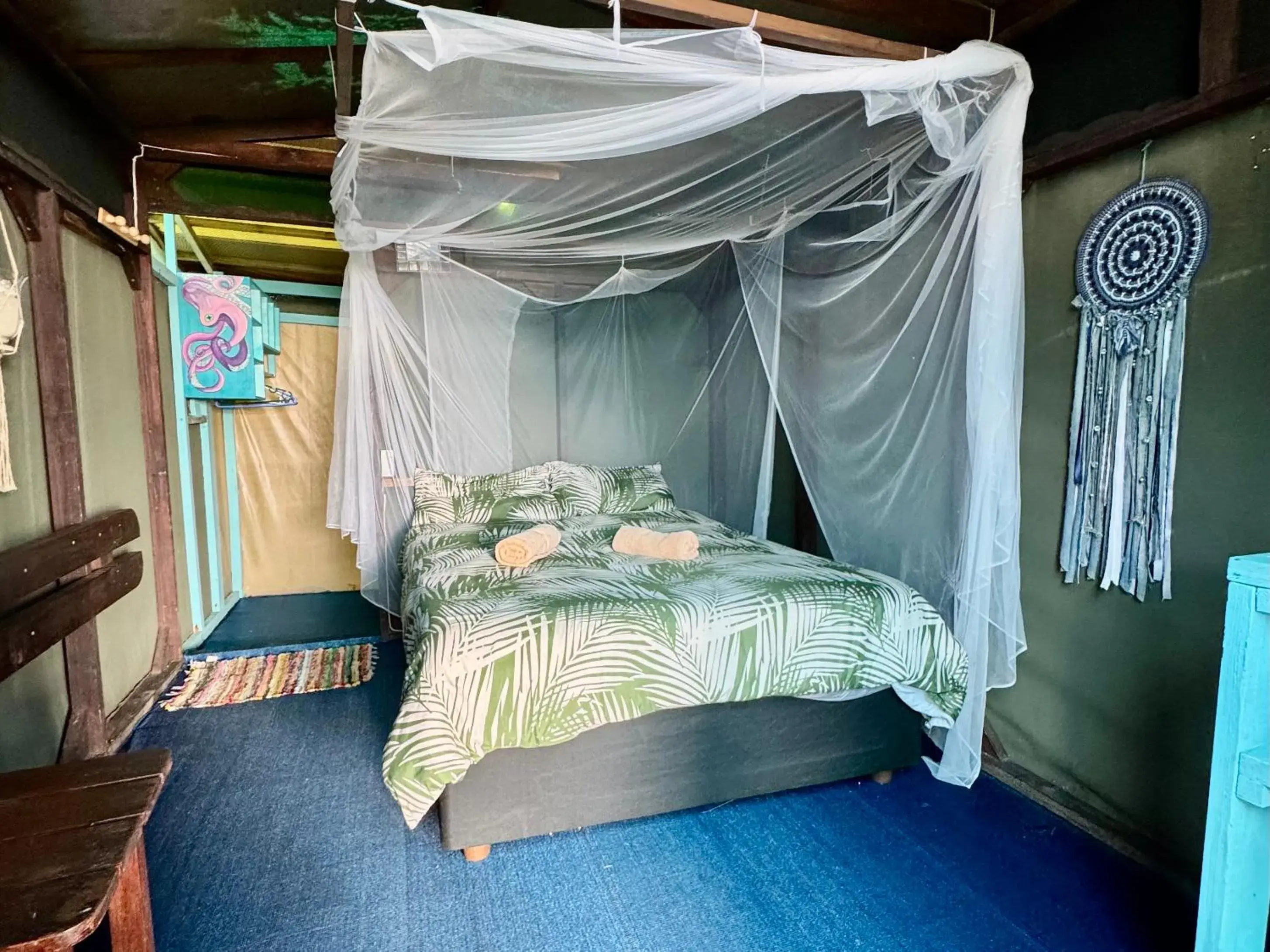 Photo of the whole room, Bed in Underwater Explorer Photo of the whole room, Bed in Underwater Explorer