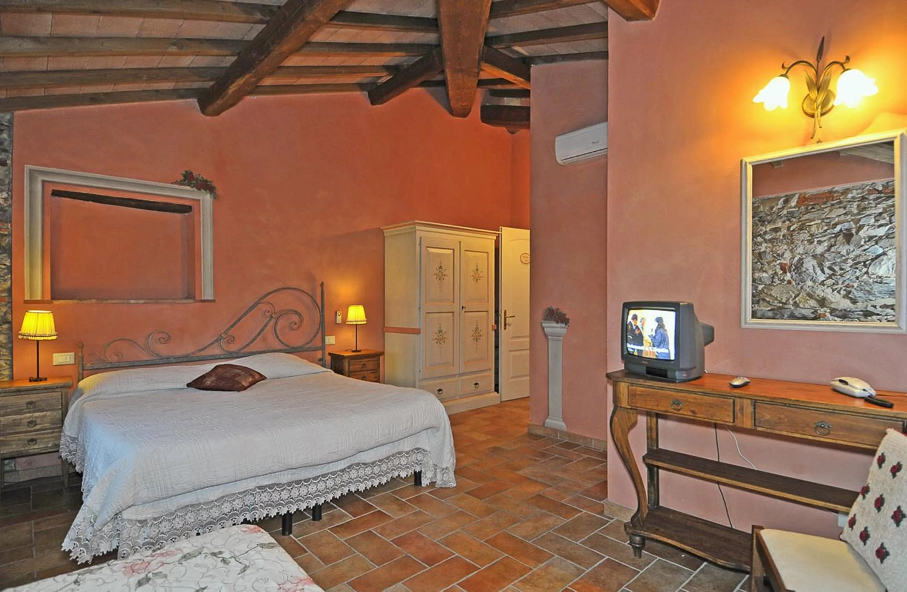 Photo of the whole room, Bed in Le Ginestre B & B