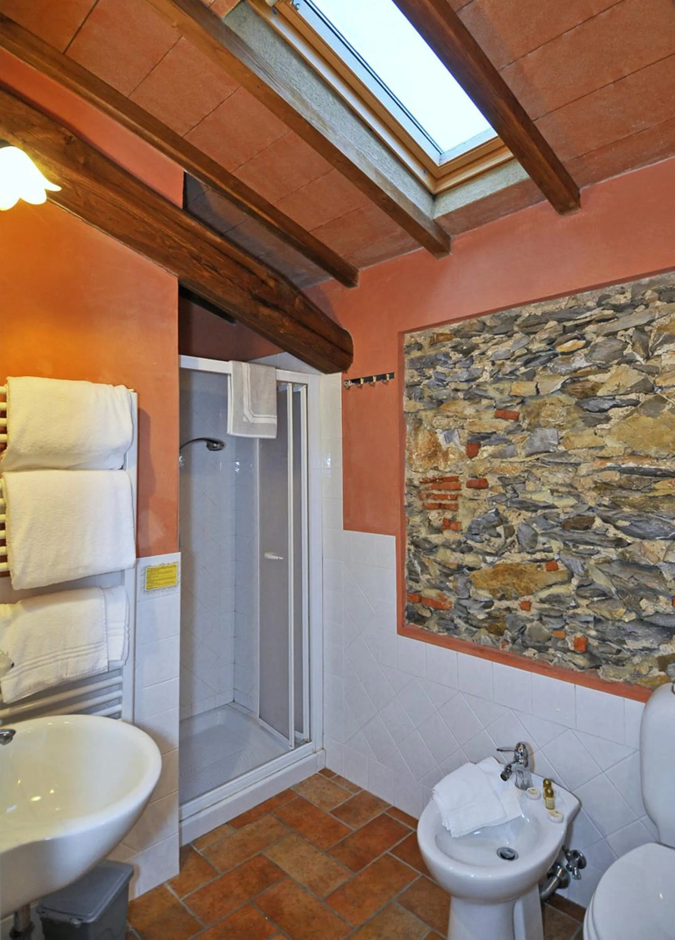 Bathroom in Le Ginestre B & B