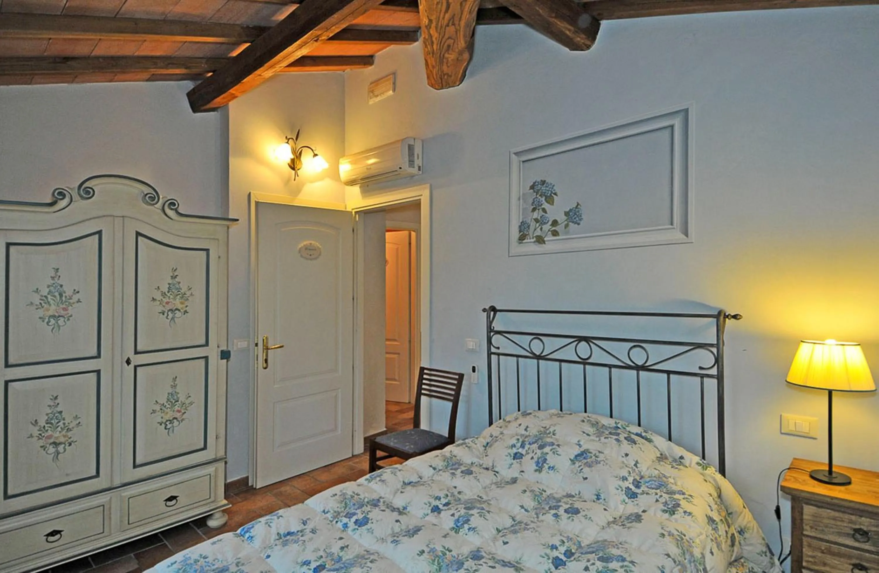 Photo of the whole room, Bed in Le Ginestre B & B