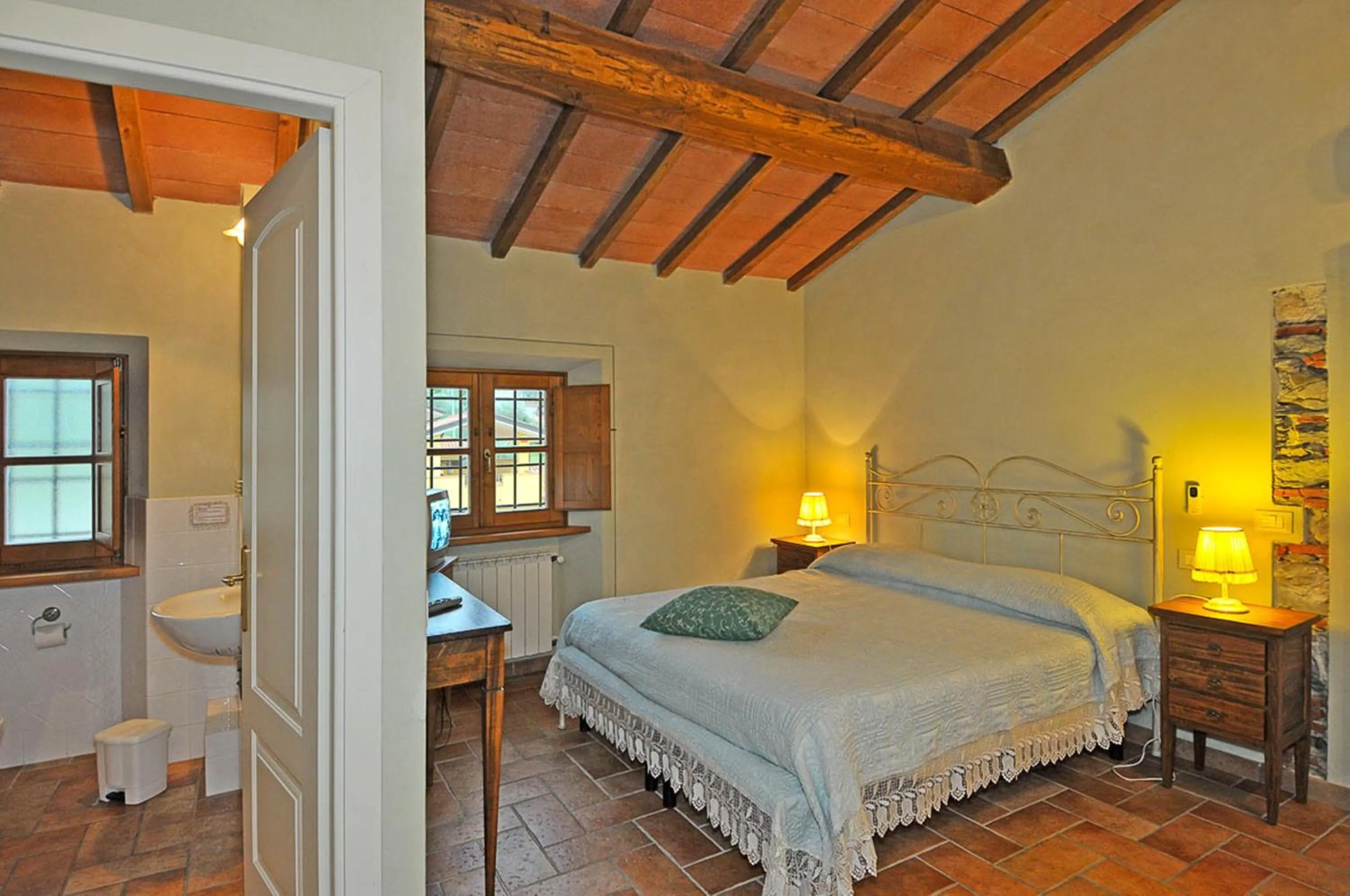 Photo of the whole room, Bed in Le Ginestre B & B