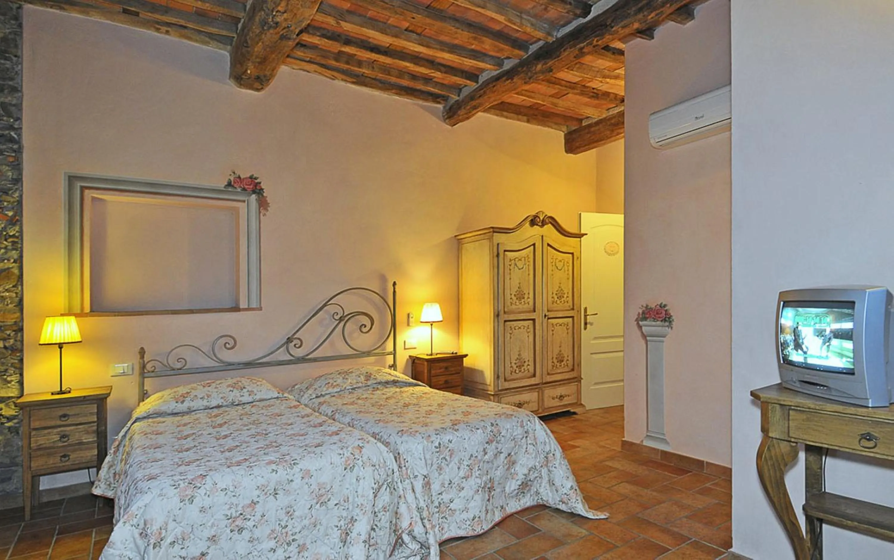 Photo of the whole room, Bed in Le Ginestre B & B