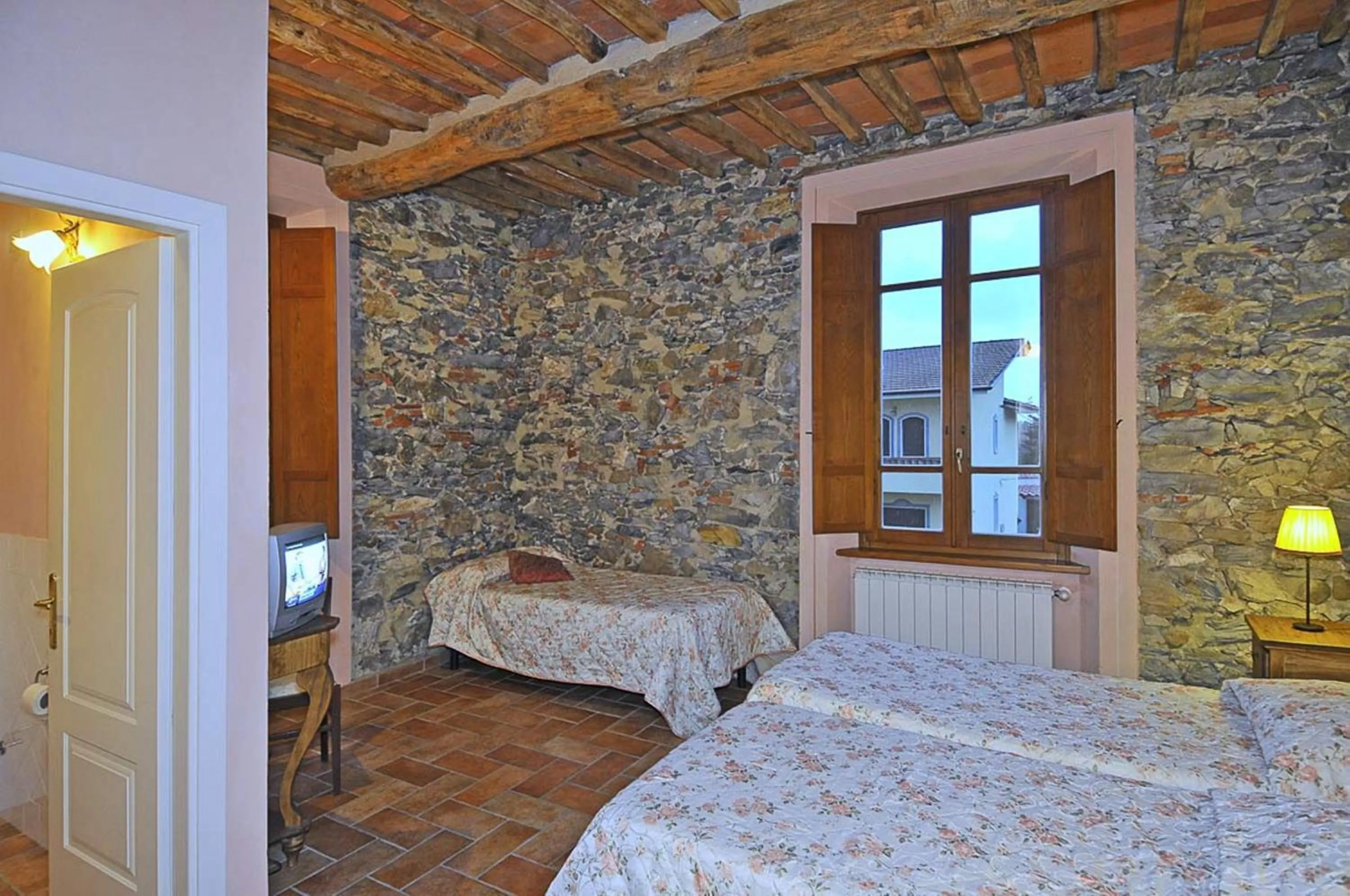 Photo of the whole room, Bed in Le Ginestre B & B