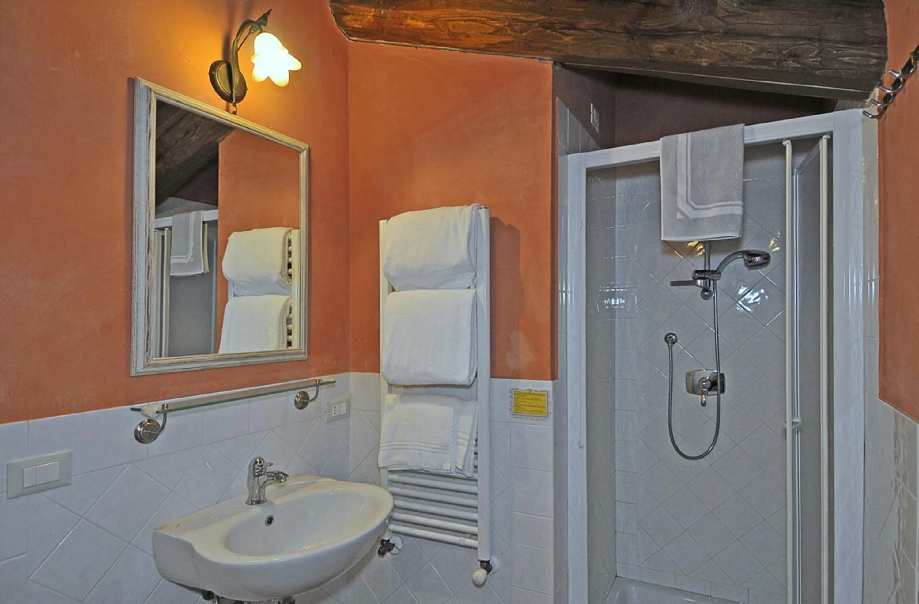 Bathroom in Le Ginestre B & B