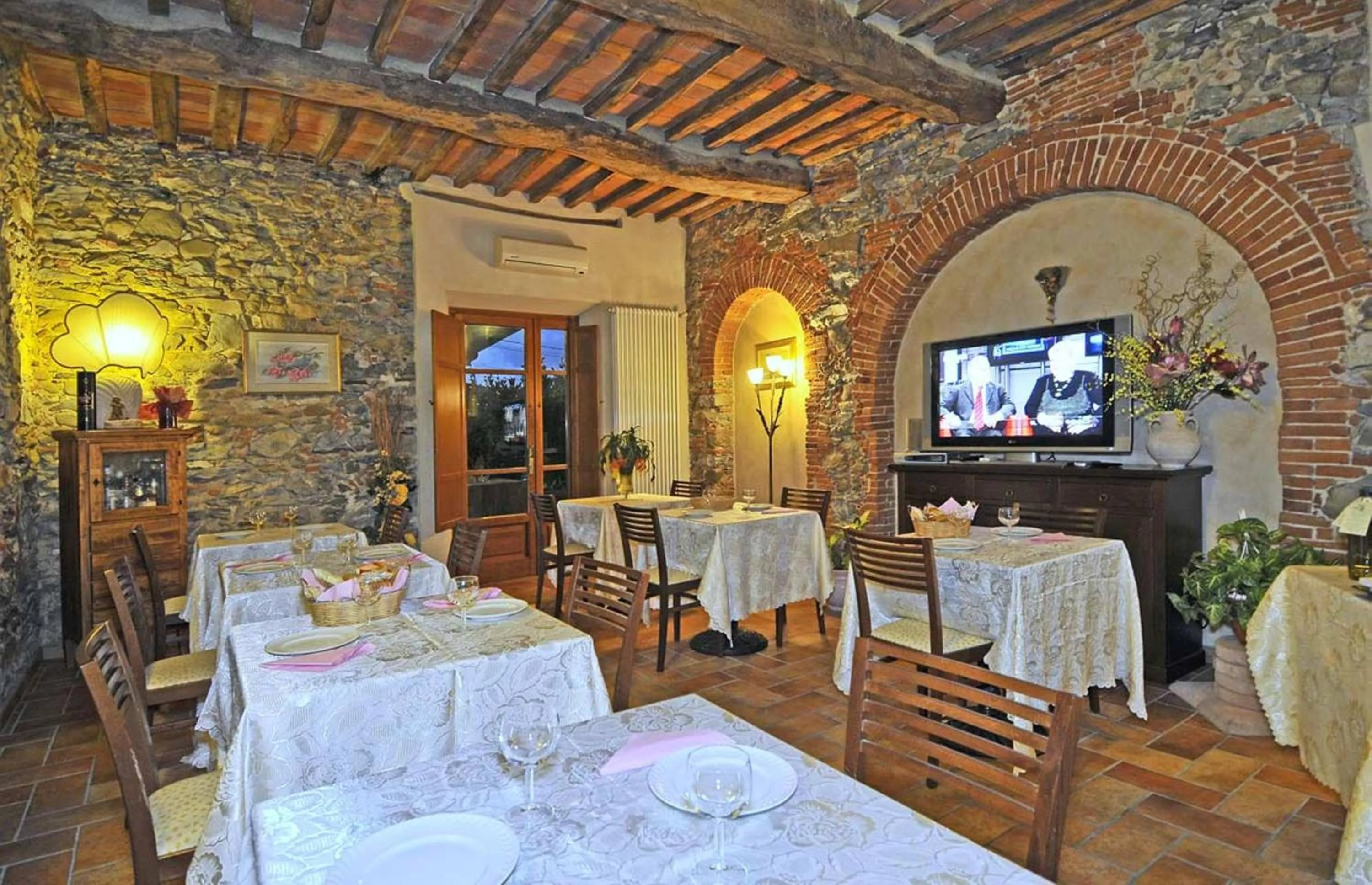 Restaurant/places to eat in Le Ginestre B & B