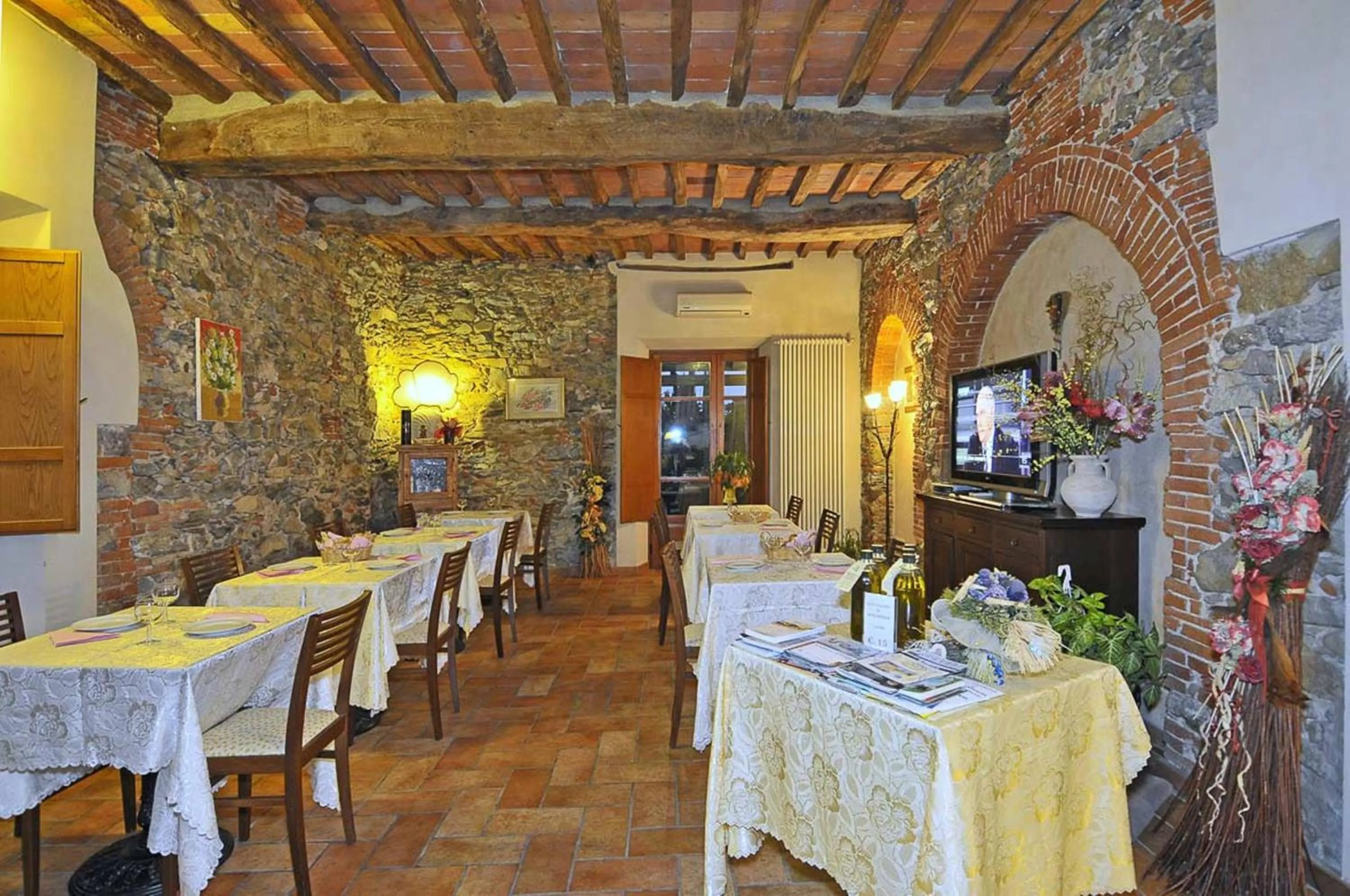 Restaurant/places to eat in Le Ginestre B & B