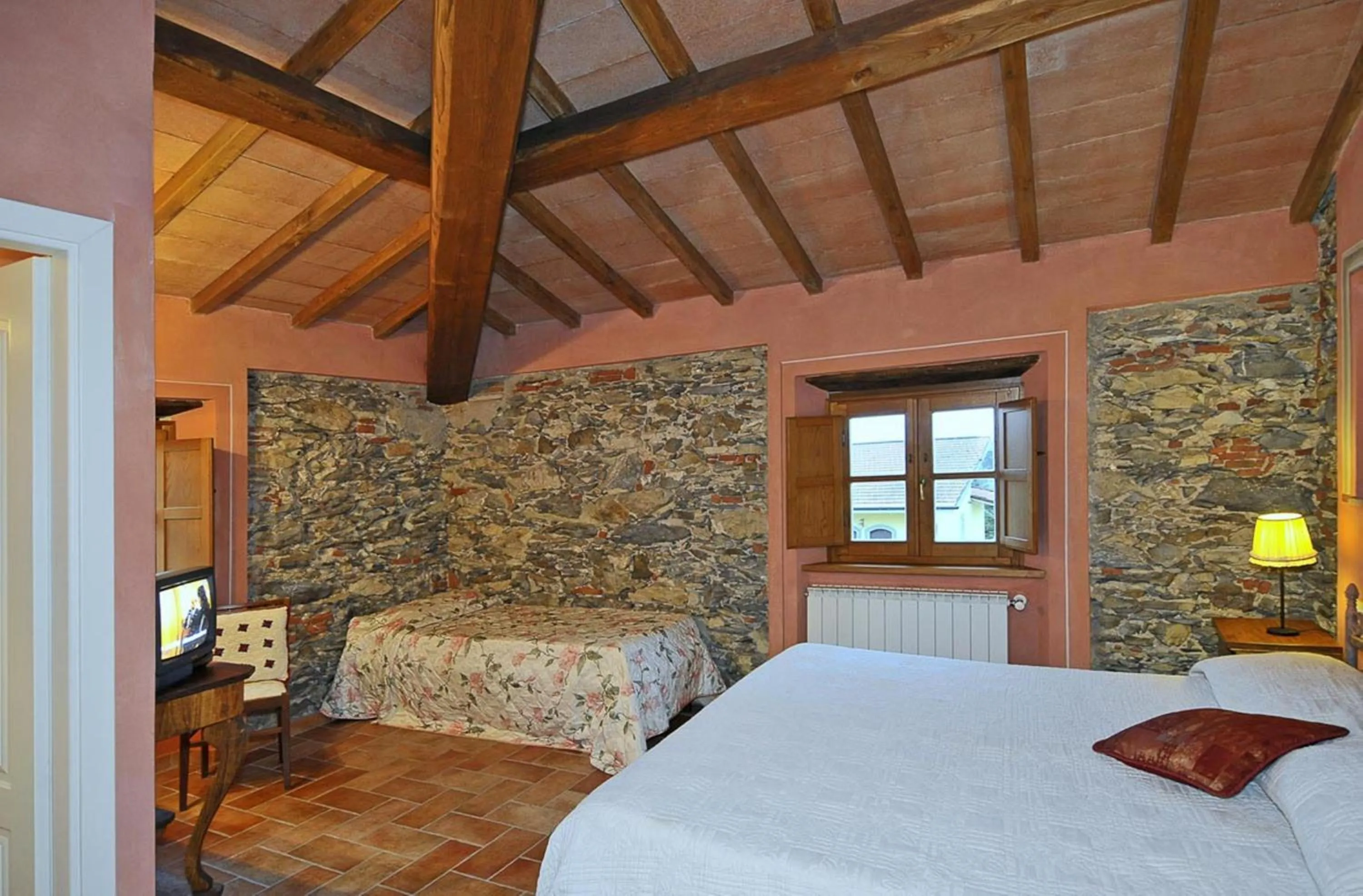 Photo of the whole room, Bed in Le Ginestre B & B