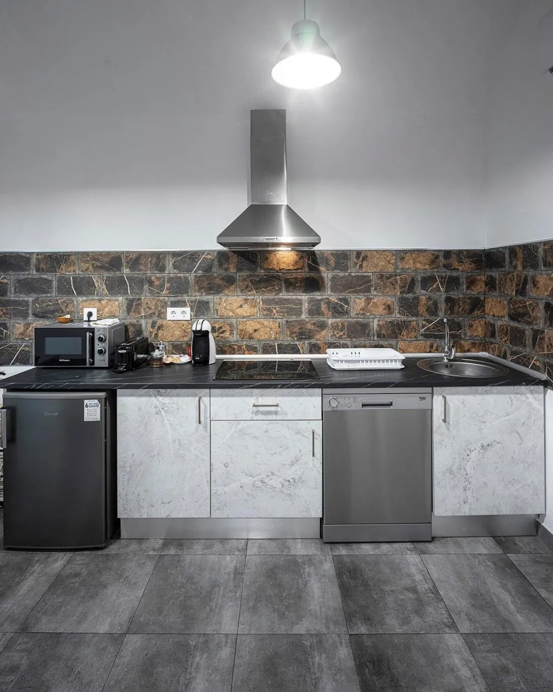 Kitchen or kitchenette in Apartamentos Gladiador