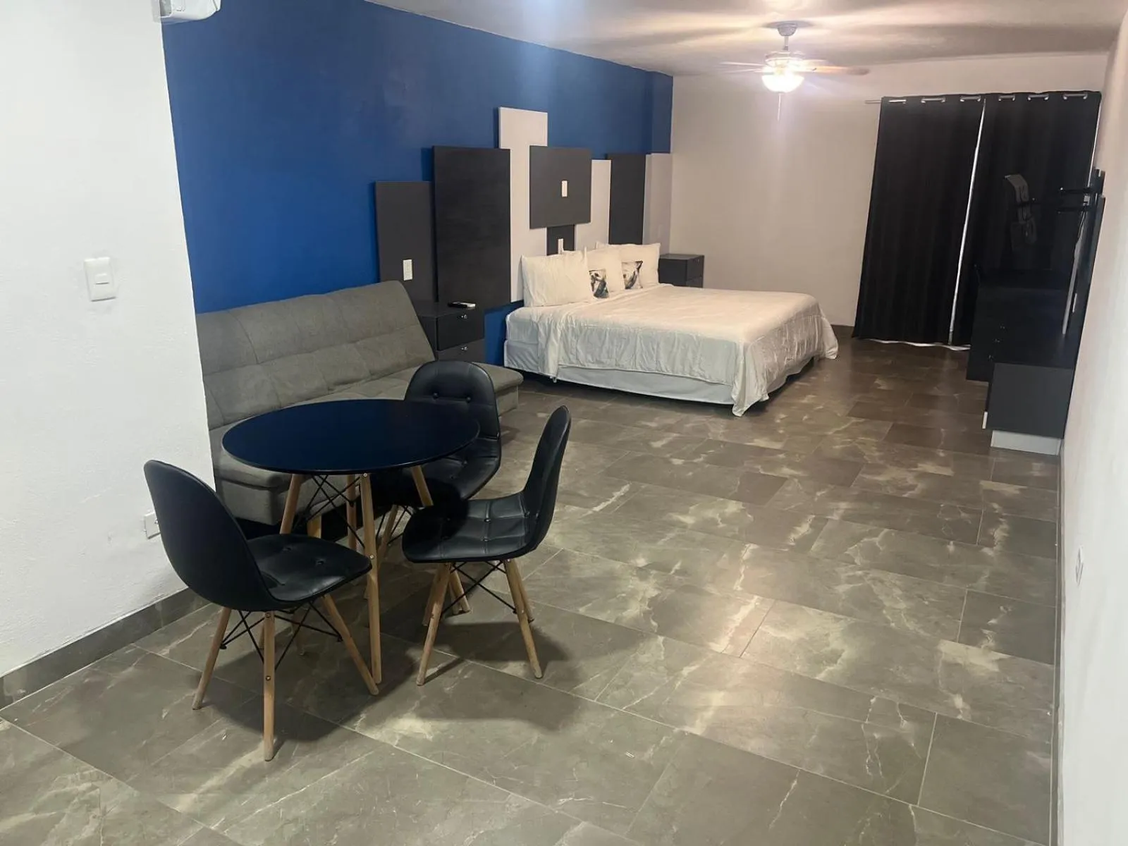 Photo of the whole room, Bed in Booking Dioh