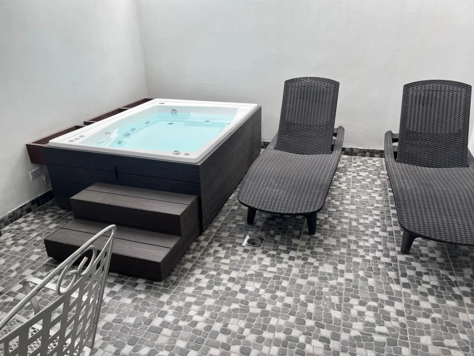 Hot Tub in Booking Dioh