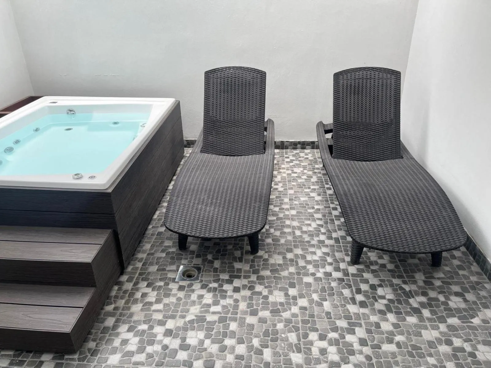 Hot Tub in Booking Dioh