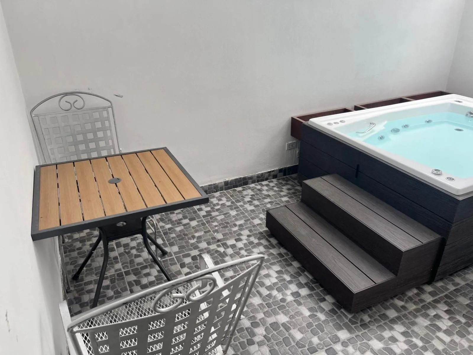 Hot Tub in Booking Dioh