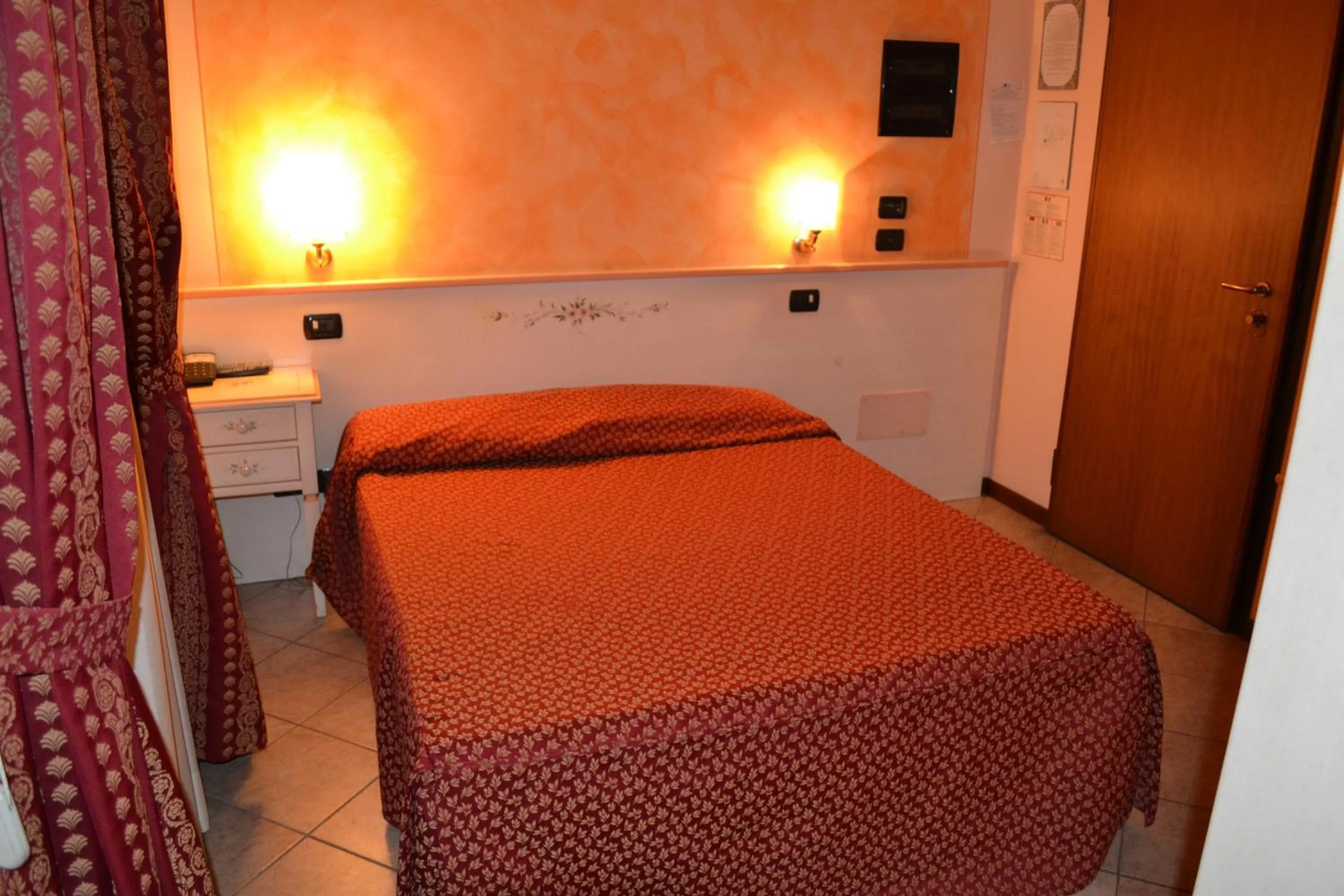 Bed in Albergo La Piana