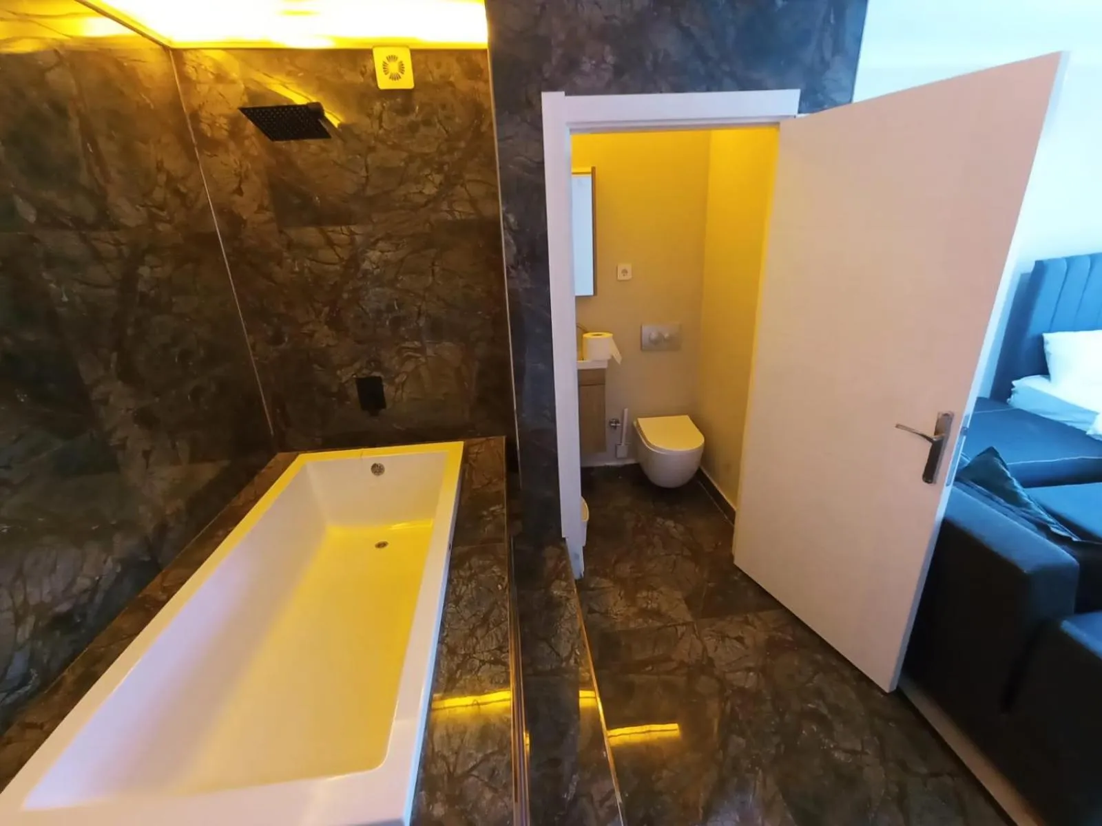 Bathroom in OTTO LOFT Premium Apartments