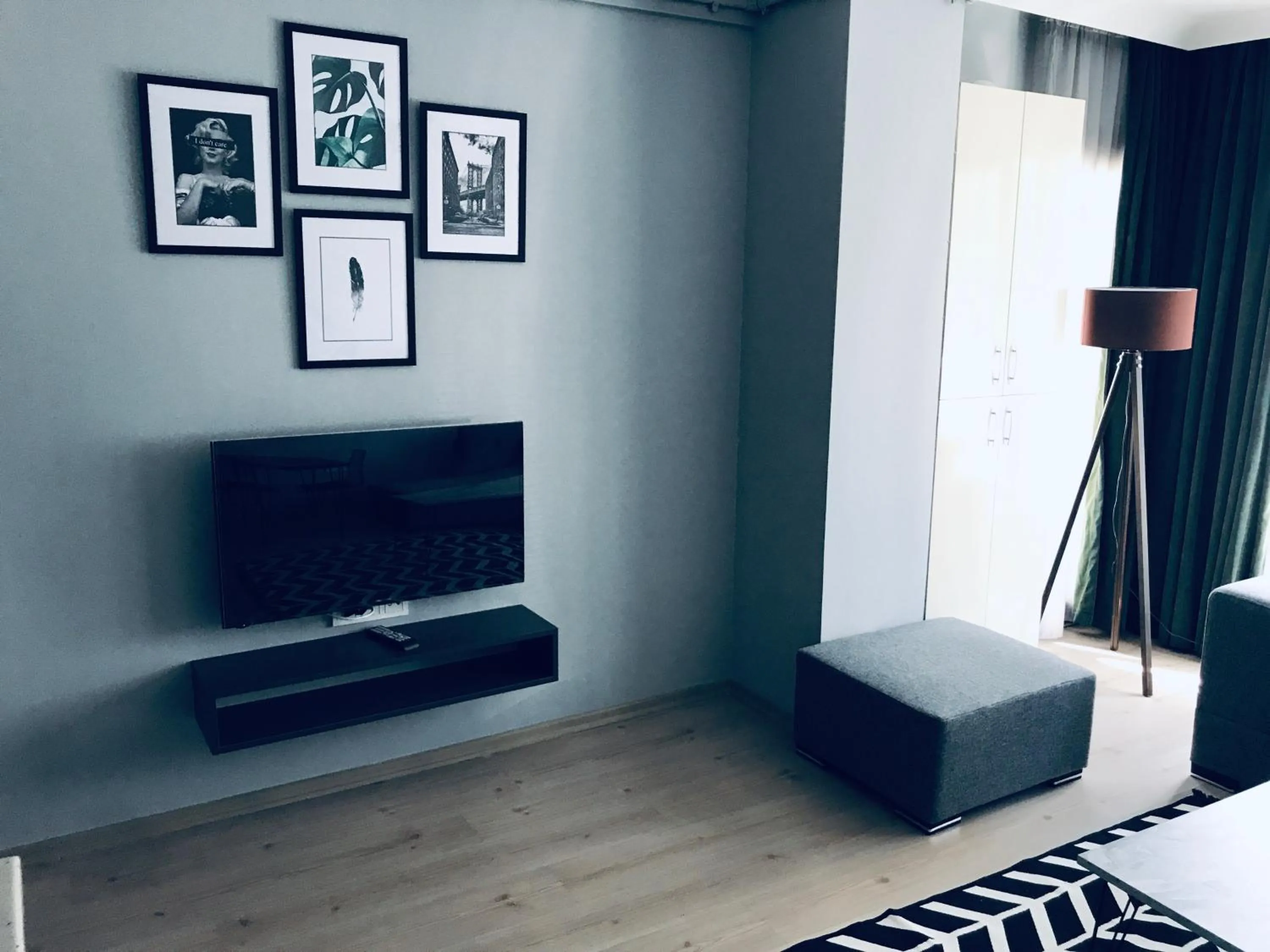 TV/Entertainment Center in OTTO LOFT Premium Apartments