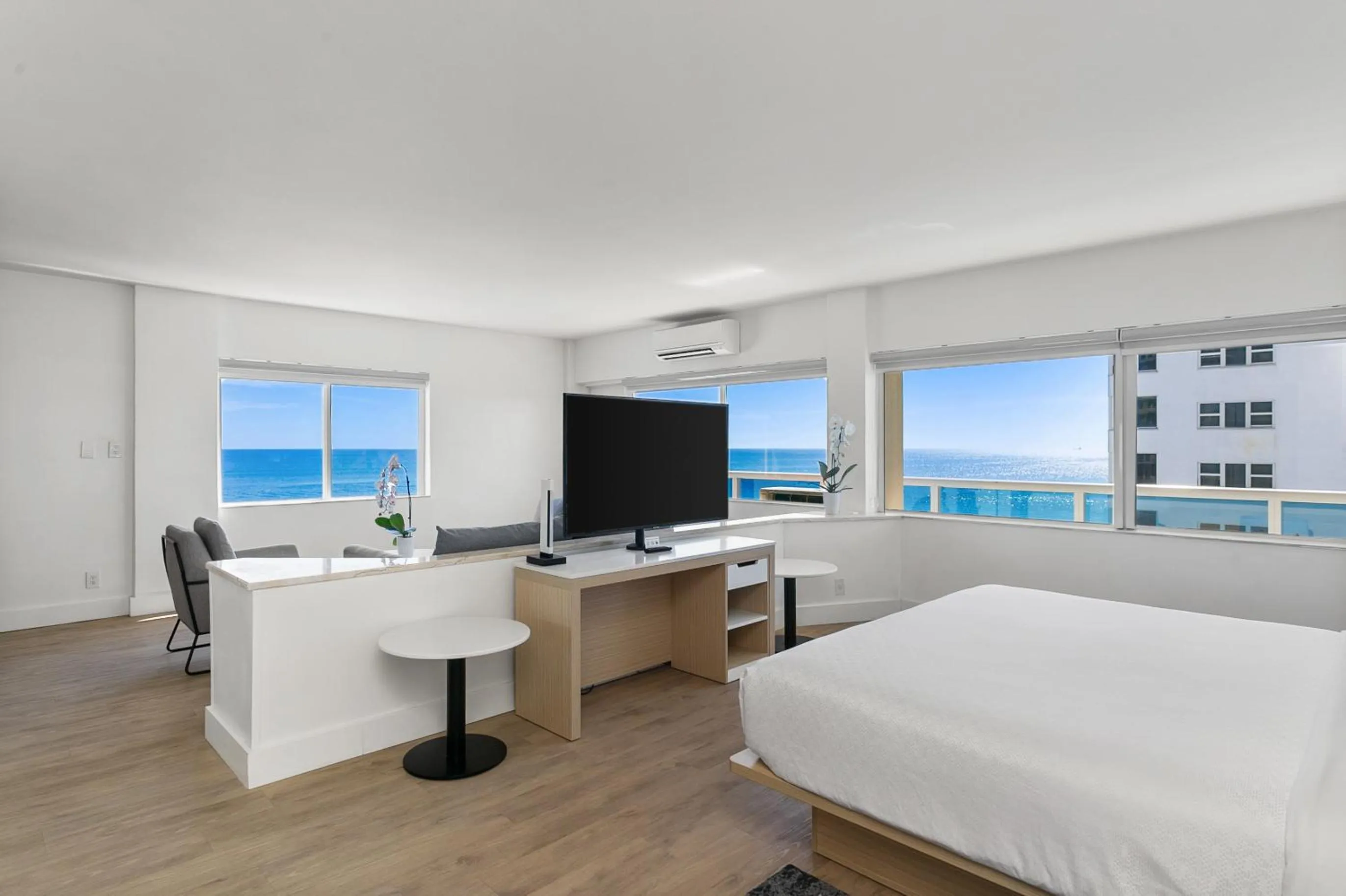 Bedroom, Bed in Ocean Sky Hotel & Resort