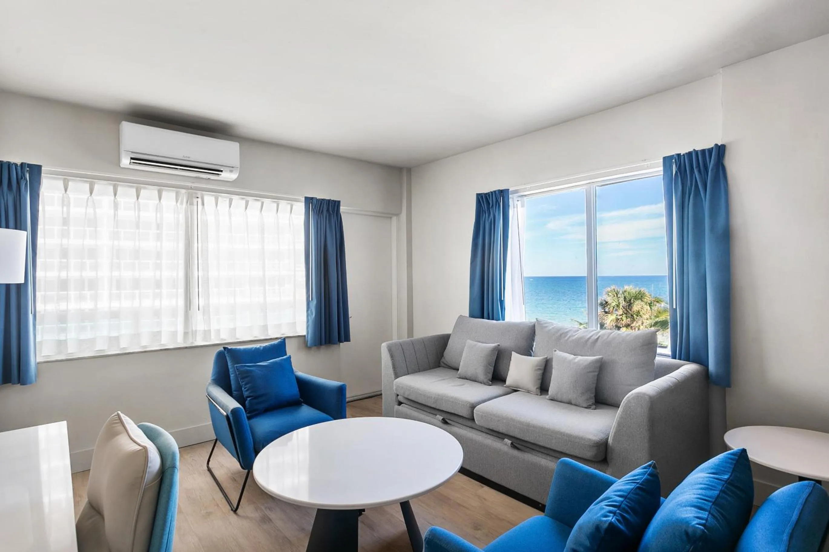 Living room in Ocean Sky Hotel & Resort