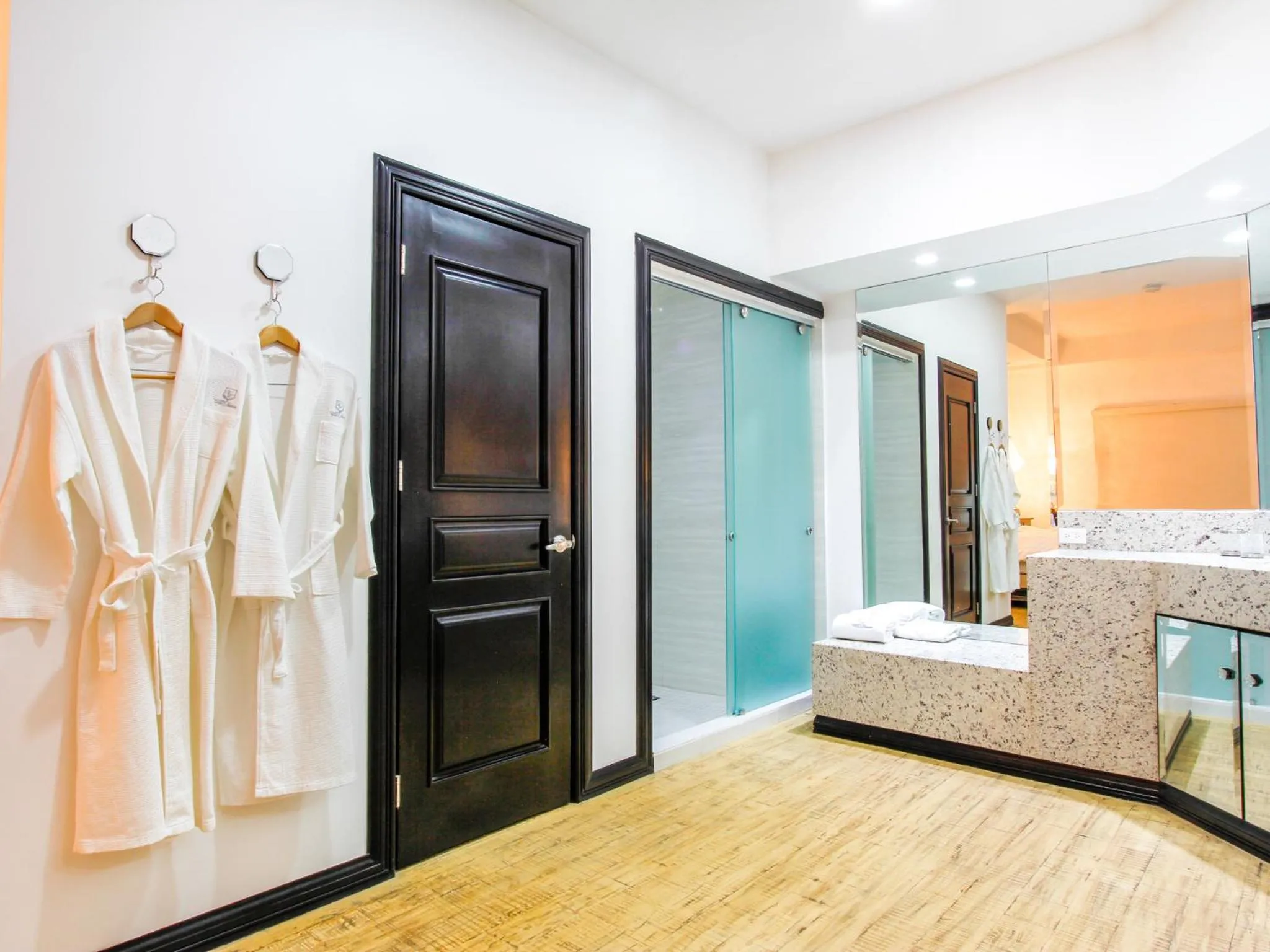 Bathroom, Bed in Hotel Boutique Villa Toscana