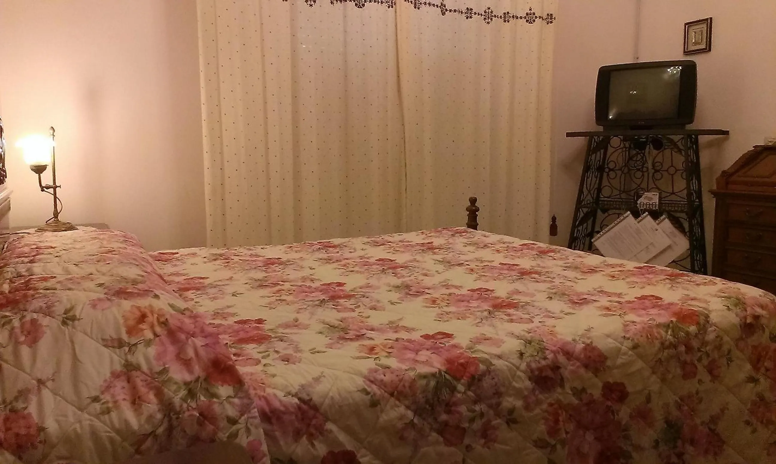 Photo of the whole room, Bed in B&B Itala