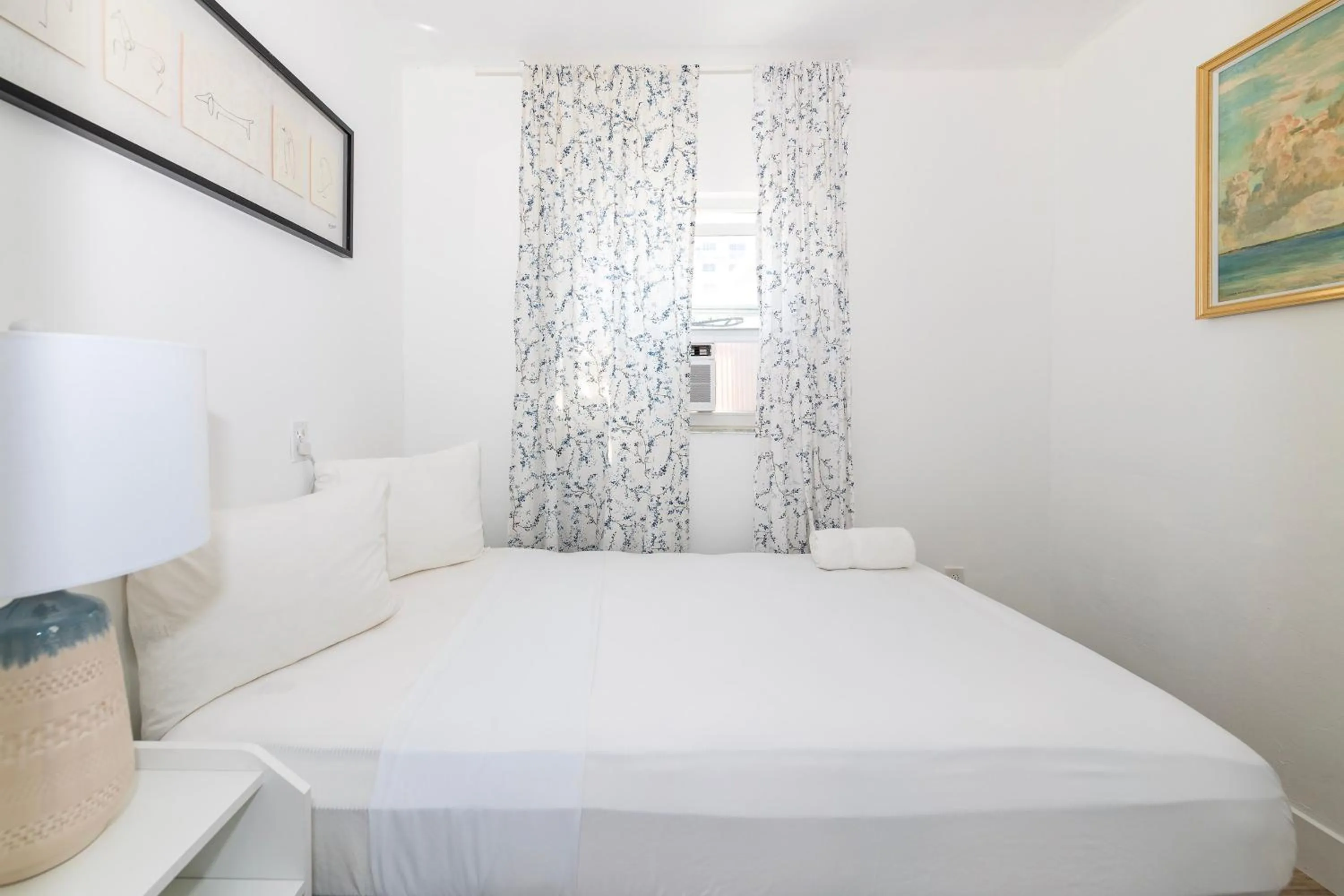 Bedroom, Bed in Sofi Beach Apartments