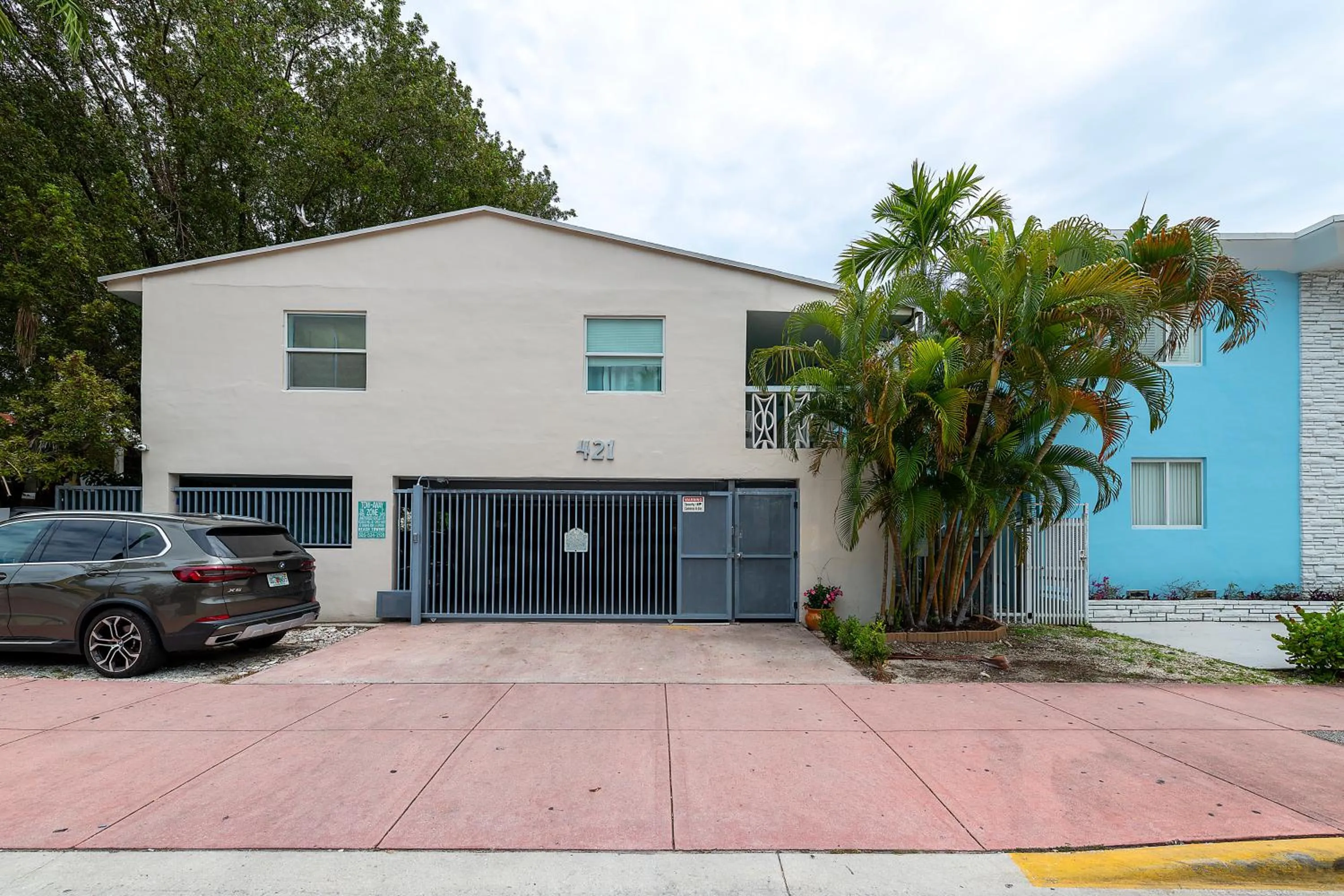 Property building in Sofi Beach Apartments