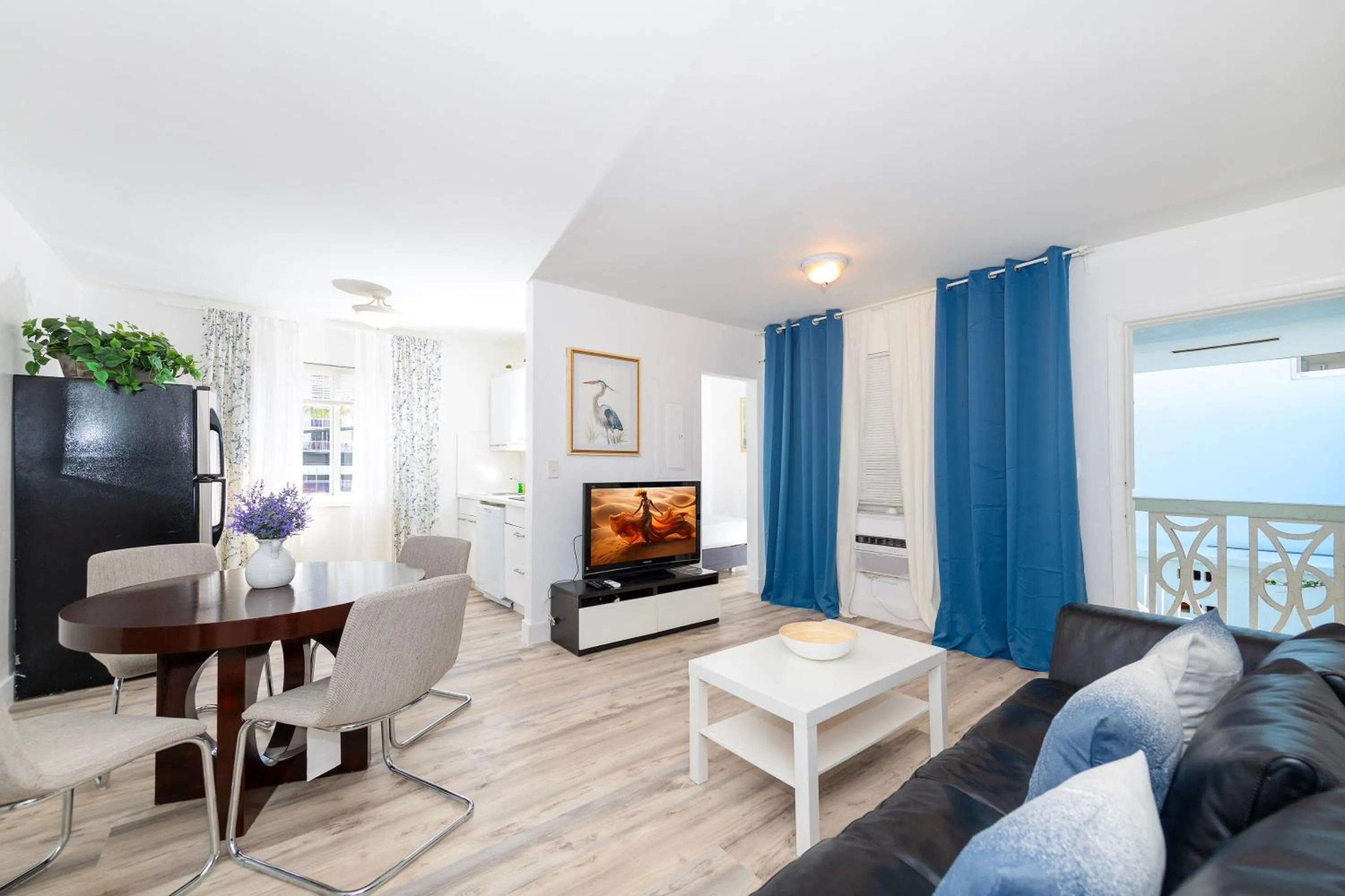 TV and multimedia in Sofi Beach Apartments