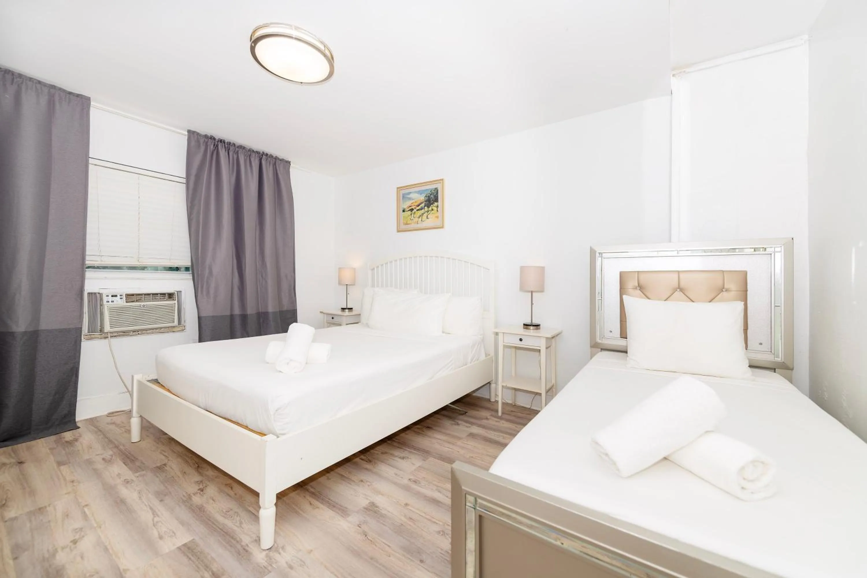 Bedroom, Bed in Sofi Beach Apartments