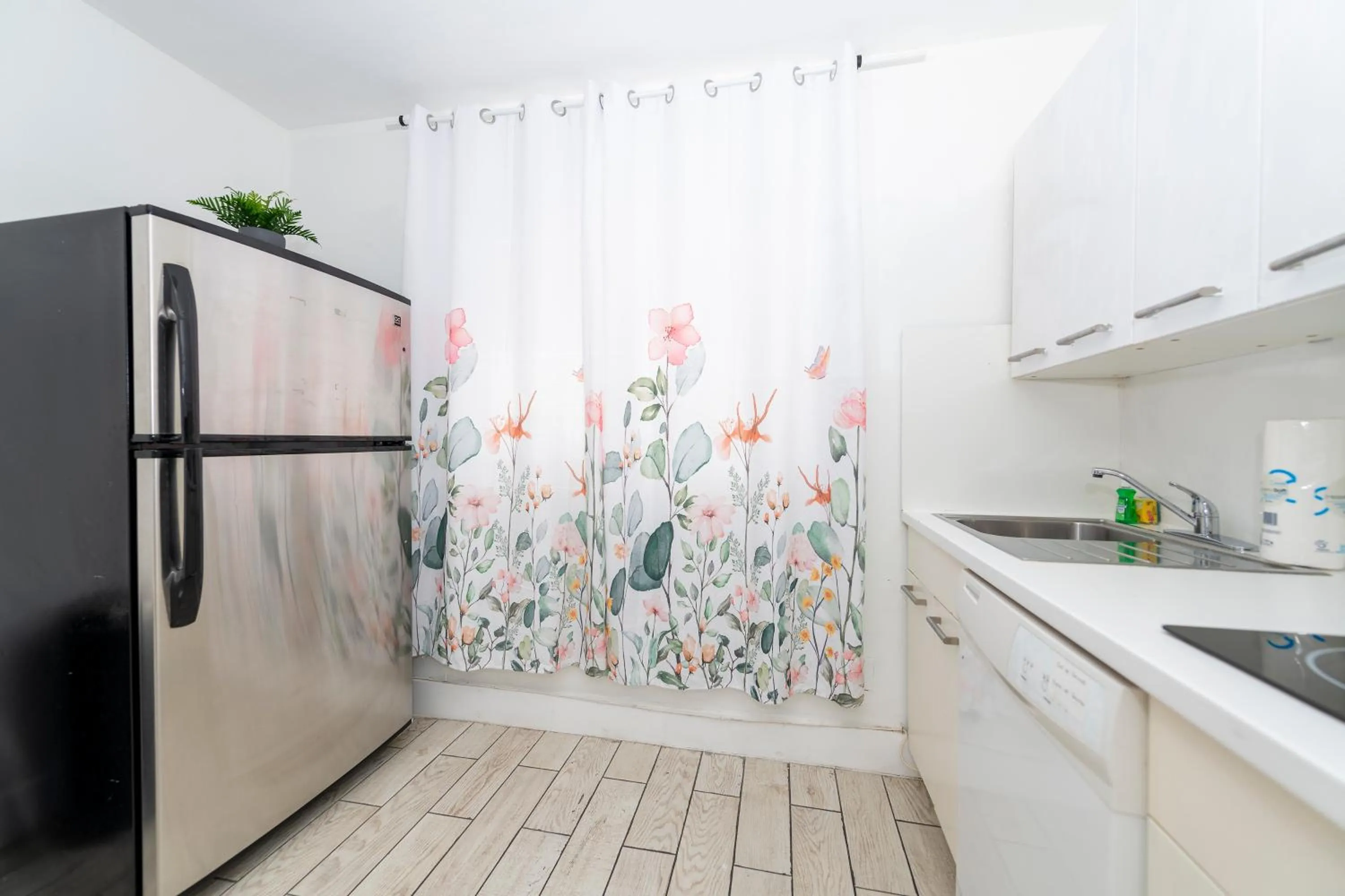 Kitchen or kitchenette in Sofi Beach Apartments